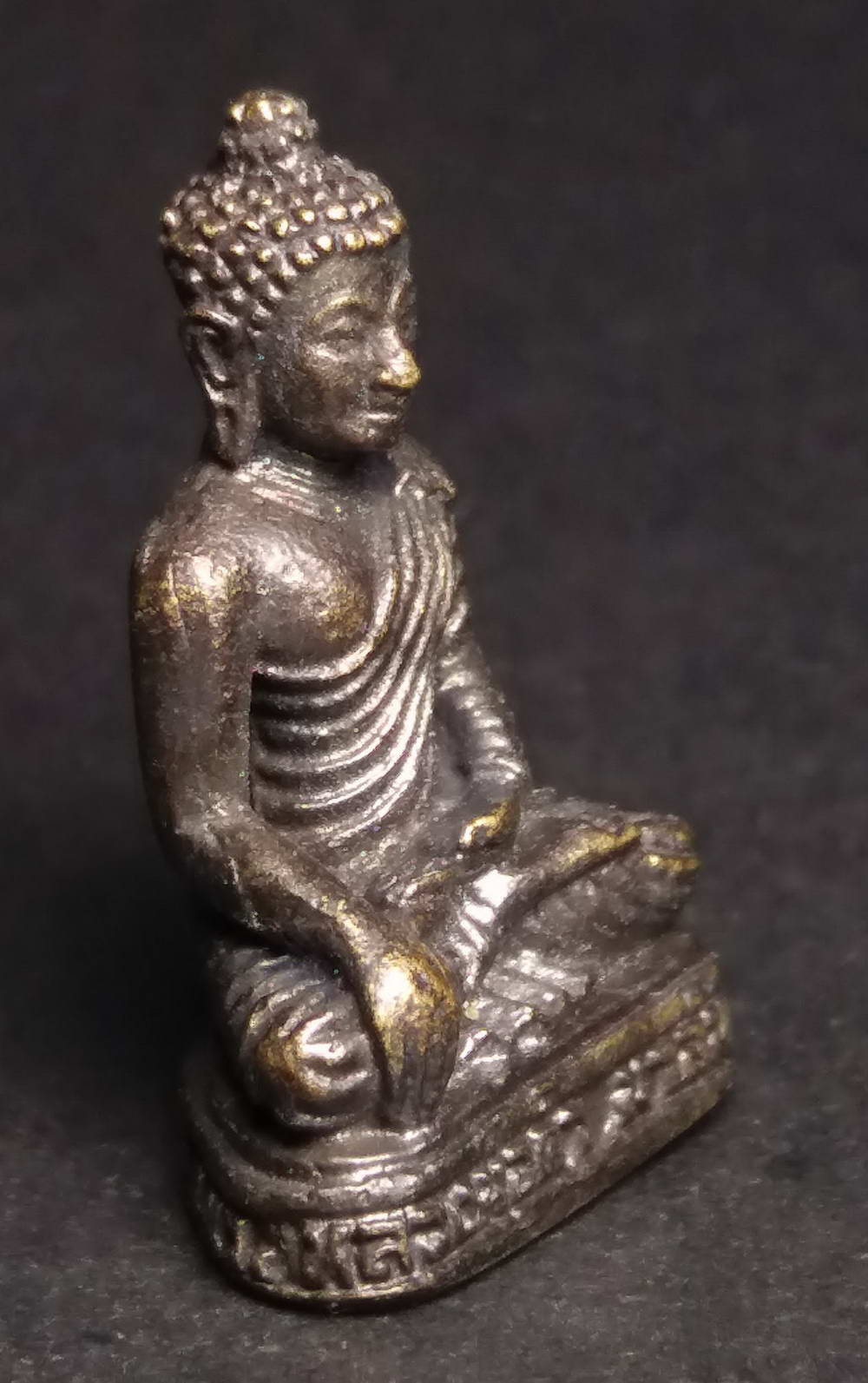 รหัสสินค้า พระกริ่ง พระหล่อ 167 รูปหล่อจำลอง พระพุทธหลวงพ่อดำ นาลันทา กรุงราชคฤห์ ประเทศอินเดีย ออกวัดถ้ำประทุนธรรม จังหวัดนครสวรรค์ หล่อตันเนื้อทองเหลืองรมดำ พระรายการนี้ให้เช่าบูชาแล้ว