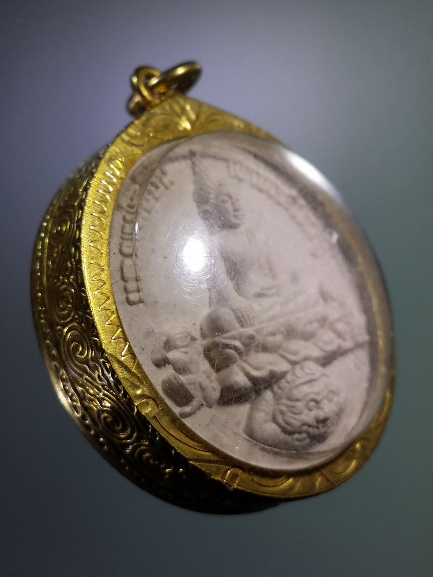 Antig LSD 105 พระผงหลวงพ่อยิ้ม เขาพระใหญ่ รุ่นป้องกันภัยบันดาลโชคลาภ พร้อมเลี่ยมทองไมครอน จากวัดมาแต่เดิม