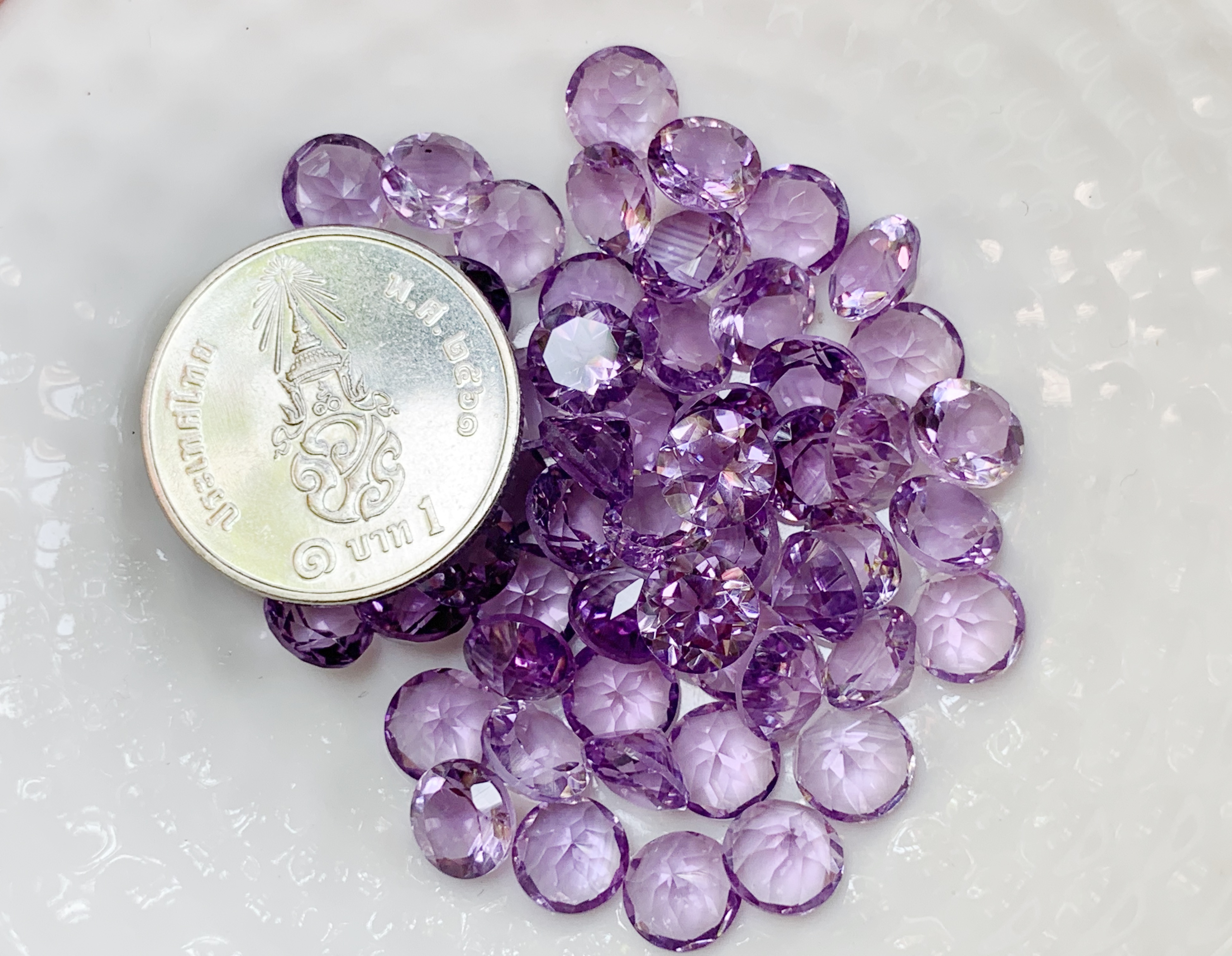 อเมทิสอ่อนกลางกลม 6.0 มม. 5 กะรัต