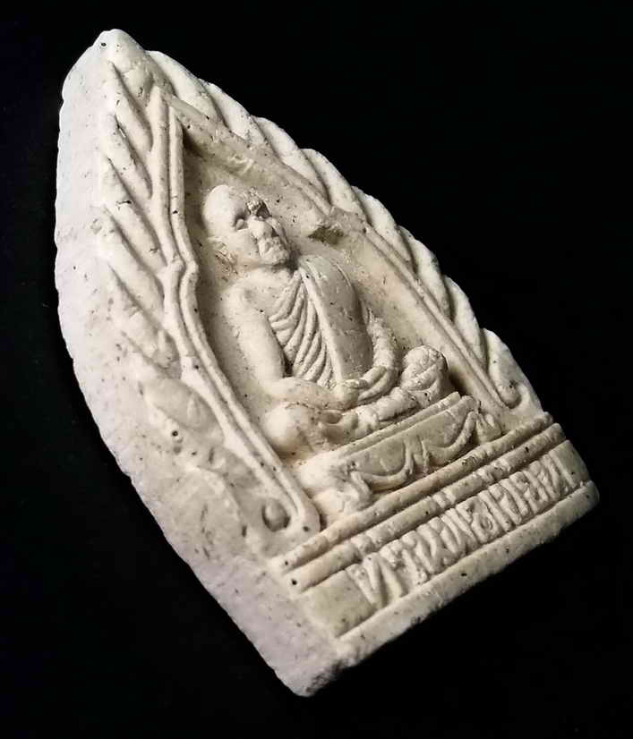 รหัสสินค้า จันทบุรี 008 พระผงเจ้าสัว ท่านพ่อเขียน วัดกระทิง เขาคิชฌกูฏ จังหวัดจันทบุรี ที่ระลึกในงานปิดทองฝังลูกนิมิต วัดหนองมะค่า สร้างปี 2549