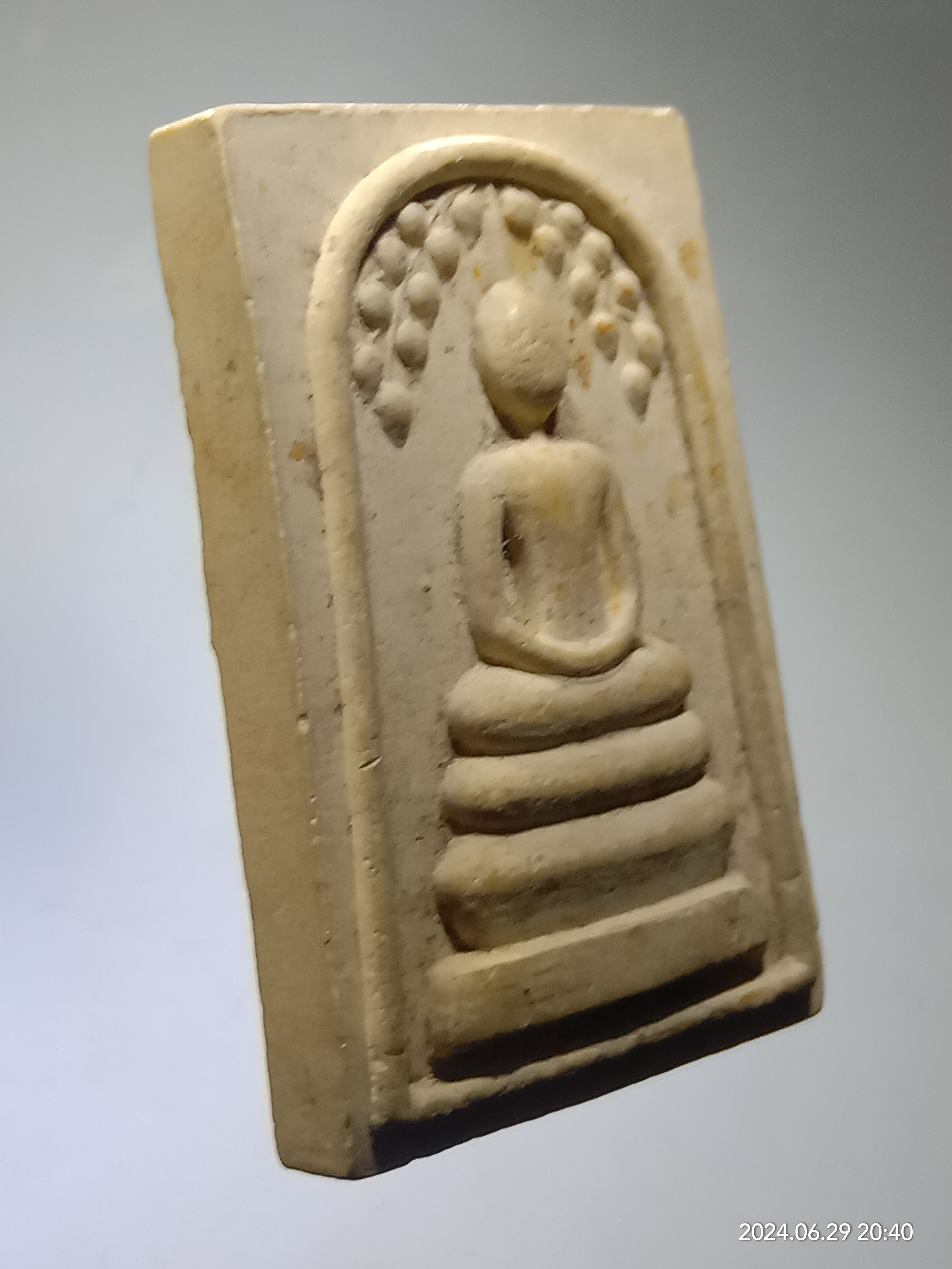 รหัสสินค้า พระสมเด็จ วัดต่างๆ 035 พระสมเด็จเนื้อผง พิมพ์ปรกโพธิ์ หลังพระนอน วัดพระนอน จังหวัดเพชรบูรณ์