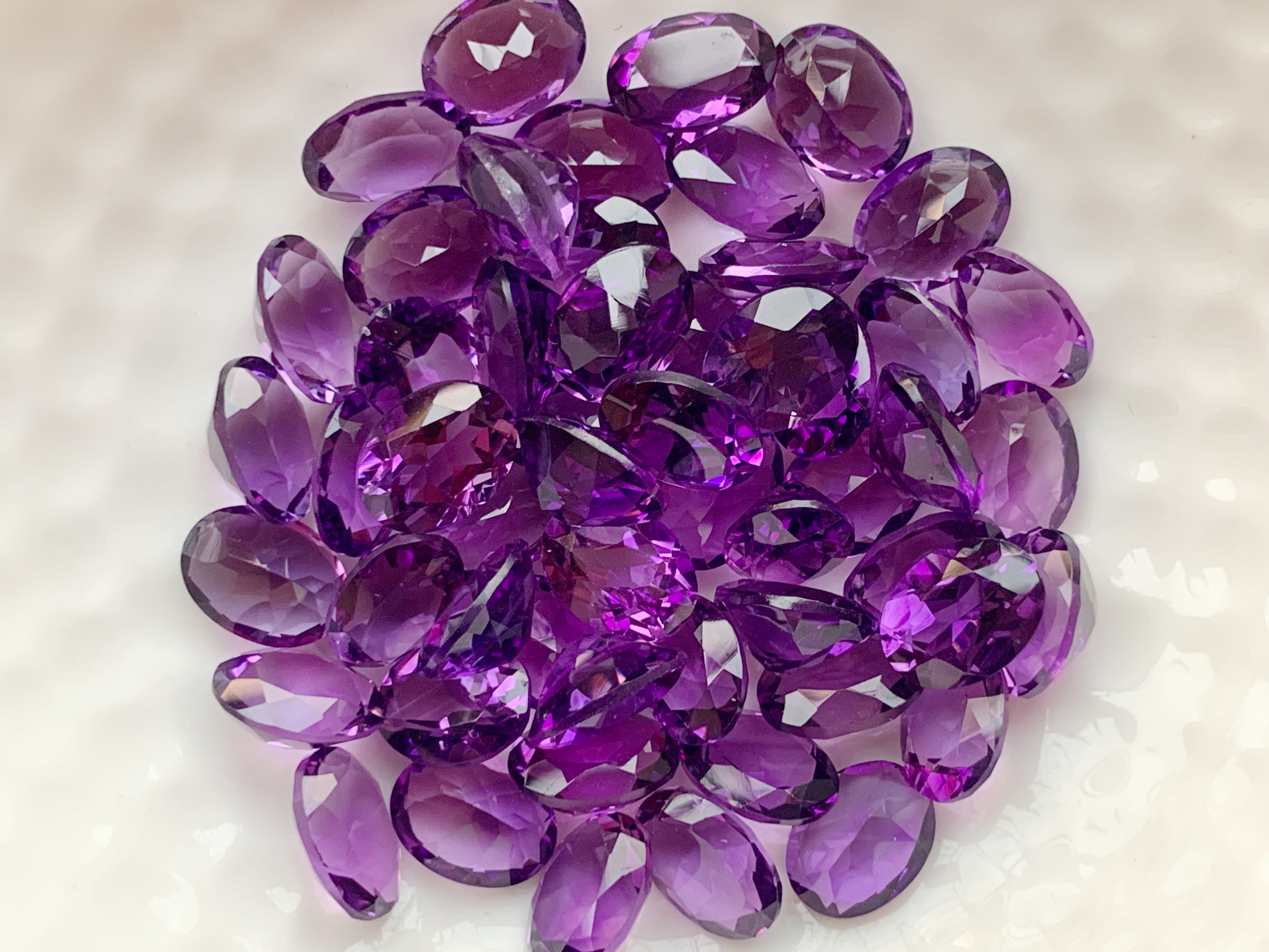 อเมทิสเข้มไข่ 8X6 มม. 5 กะรัต