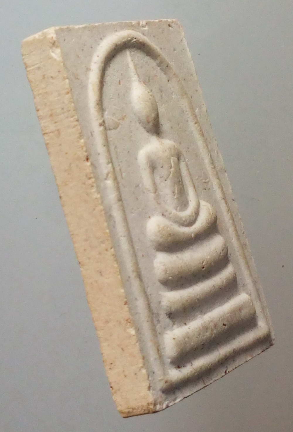 รหัสสินค้า พระไม่ทราบที่ 151 พระสมเด็จเนื้อผง หลังเลข ๕๕๕ ไม่ทราบที่