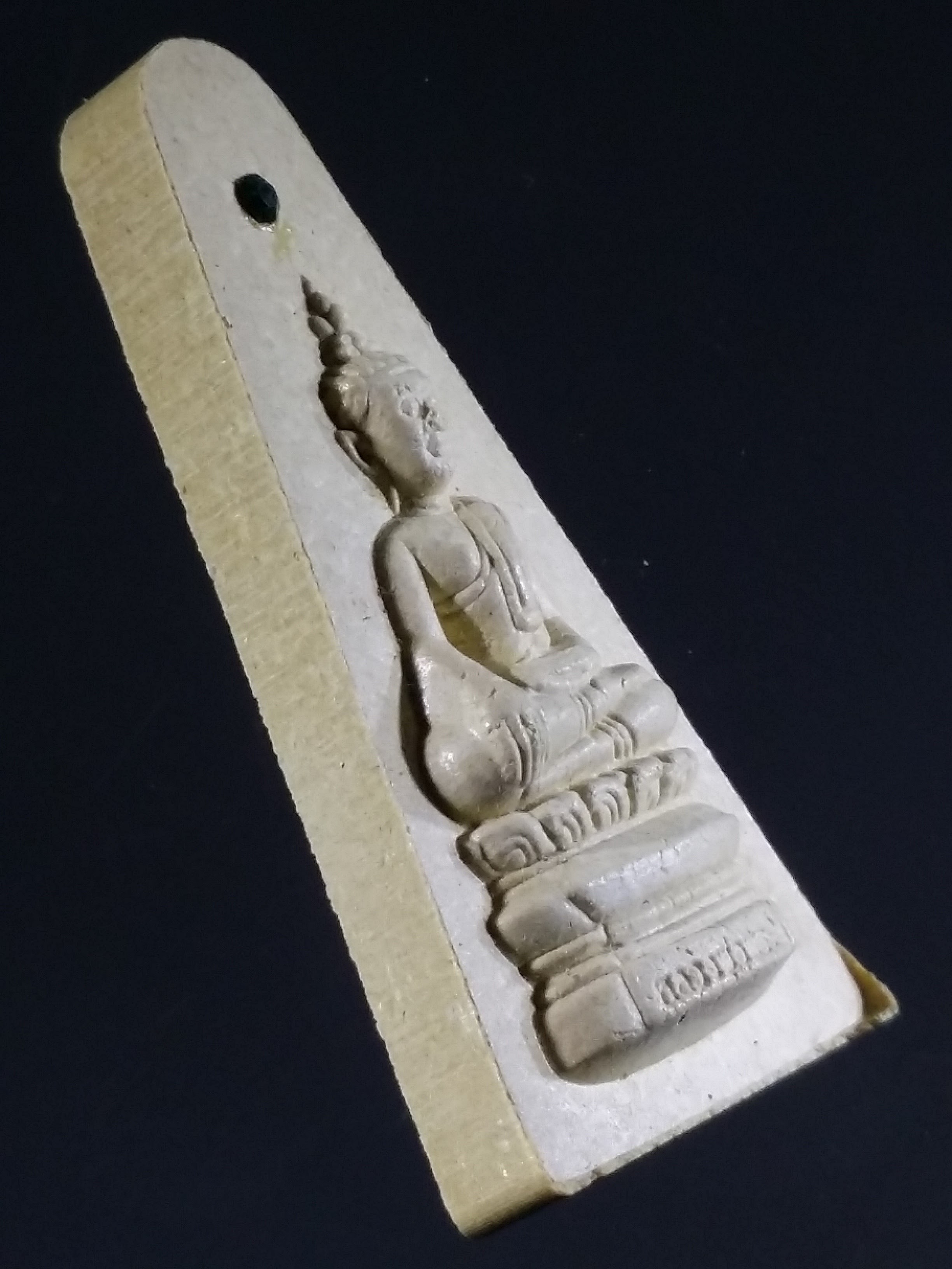 รหัสสินค้า พระมีกล่อง 499 พระผงฝังพลอยหลวงพ่อพระใสวัดโพธิ์ชัย จังหวัดหนองคาย สร้างปี 2549 รุ่นสไบทิพย์ พระรายการนี้ให้เช่าบูชาแล้ว