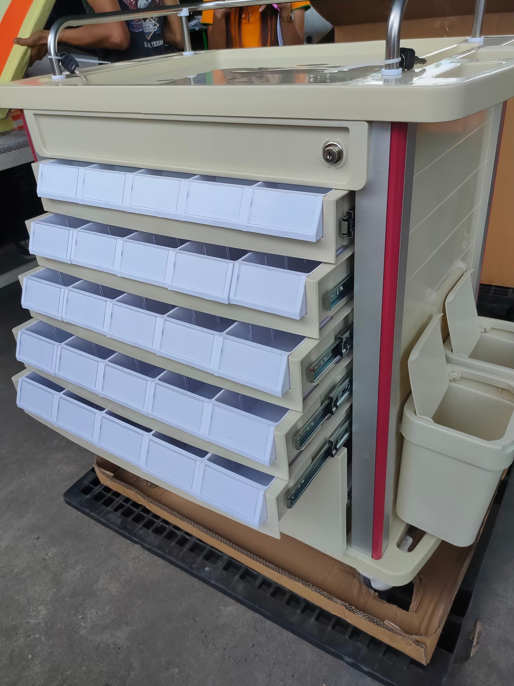 รถเข็นฉุกเฉิน สำหรับจ่ายยา 50 ช่อง รุ่น SL-F08-2 (Emergency Trolley)