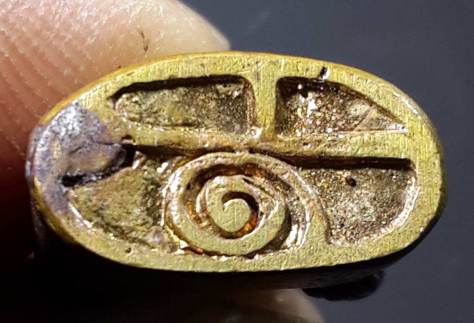 รหัสสินค้า พระกริ่ง พระหล่อ 221 พระอุปคุต เขมร (พระบัวเข็ม) เนื้อนวโลหะ ไม่ทราบที่ น่าจะเป็นพระเกจิยุคเก่าสร้าง เป็นพระหล่อโบราณ แต่งเกลาผิว พระรายการนี้ให้เช่าบูชาแล้ว