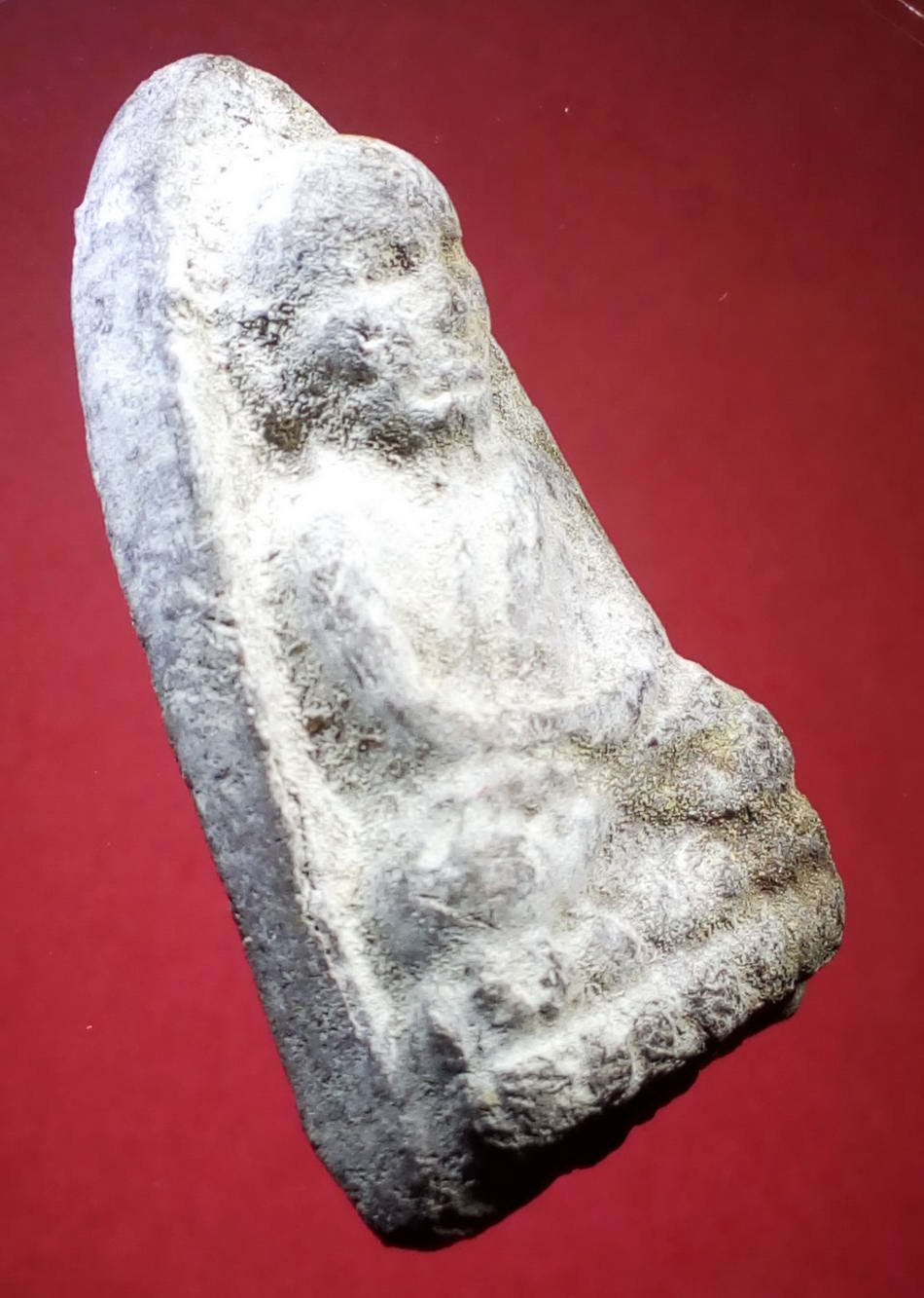 รหัสสินค้า หลวงปู่ทวด วัดต่างๆ 163 หลวงปู่ทวด วัดช้างให้ จ.ปัตตานี หลังอูม โรยแร่ ไม่ทราบปี พระรายการนี้ให้เช่าบูชาแล้ว