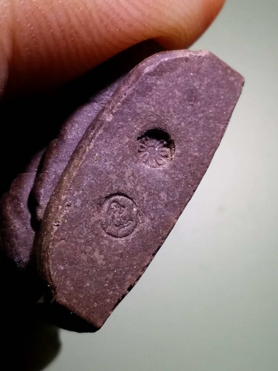 รหัสสินค้า พระไม่ทราบที่ 468 พระผงพ่อปู่ฤาษีบรมครู เนื้อผงผสมว่าน หลังยันต์ไม่ทราบสำนัก ใต้ฐาน กดโค้ต พระรายการนี้ให้เช่าบูชาแล้ว