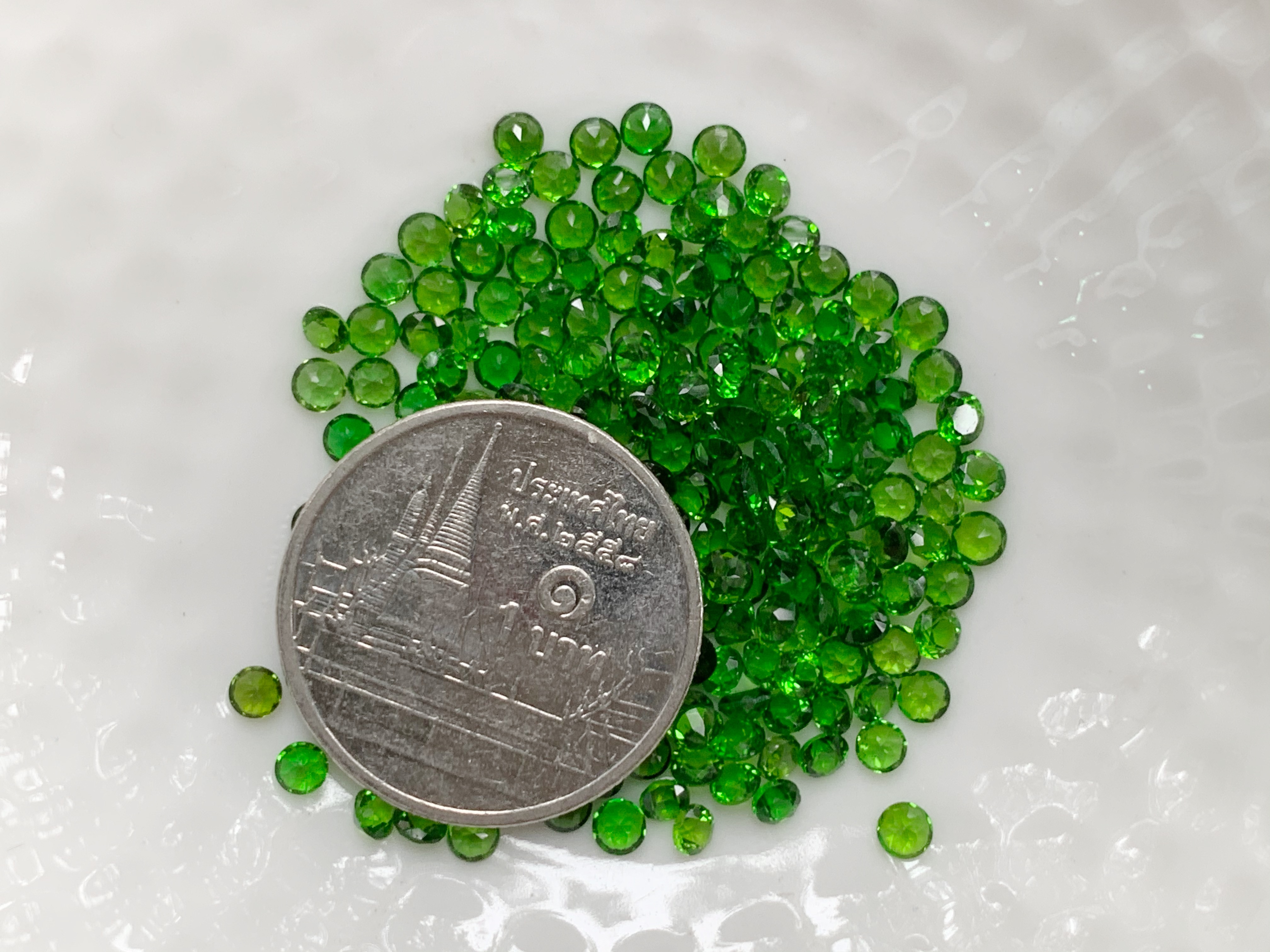 โครมไดออฟไซด์กลม 2.5 มม. 1 กะรัต