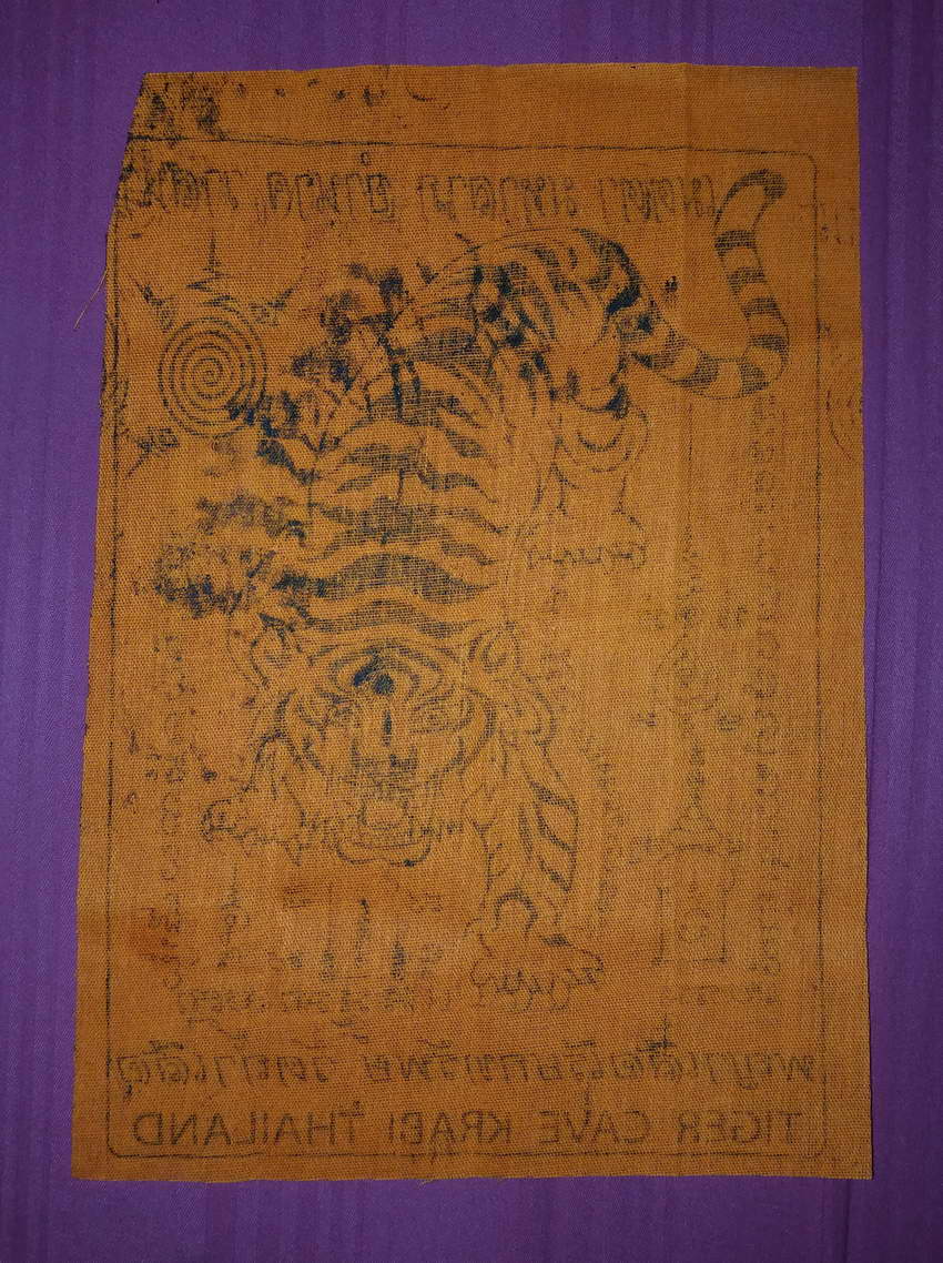 รหัสสินค้า ผ้ายันต์สำนักต่างๆ 052 ผ้ายันต์พญาเสือเรียกทรัพย์ หลวงพ่อจำเนียร วัดถ้ำเสือ จังหวัดกระบี่ บูชาไว้เป็น เมตตา มหาลาภ อำนาจ วาสนา (ขนาดพกพา) ผ้ายันต์ รายการนี้ให้เช่าบูชาแล้ว