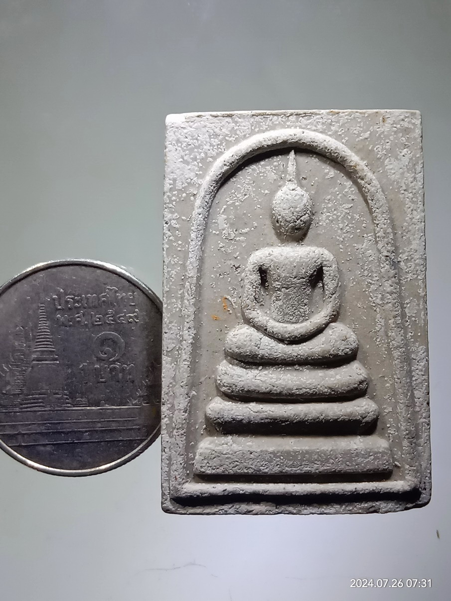 รหัสสินค้า พระสมเด็จ วัดต่างๆ 1253 พระสมเด็จเนื้อผง สีคล้ายปูนซีเมนต์ พิมพ์สองหน้า ไม่ทราบที่