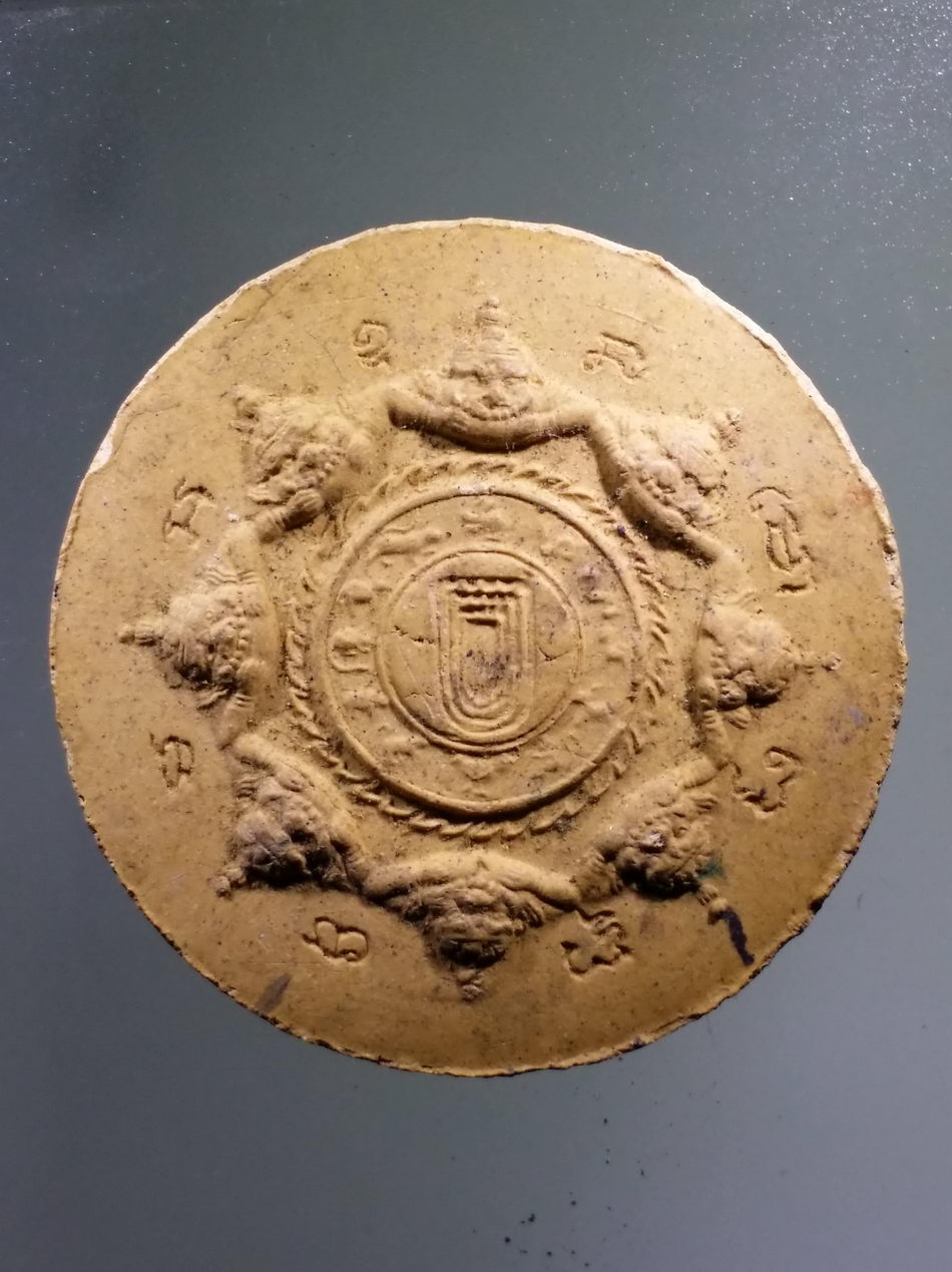 รหัสสินค้า จตุคามรามเทพ 779 พระเทวราชโพธิสัตว์จตุคามรามเทพ หลัง รอยพระพุทธบาท เขายายหอม จังหวัดชัยภูมิ เนื้อว่านขาว ไม่มีกล่อง หา กล่องรุ่นอื่นใส่แทนไปให้ครับ