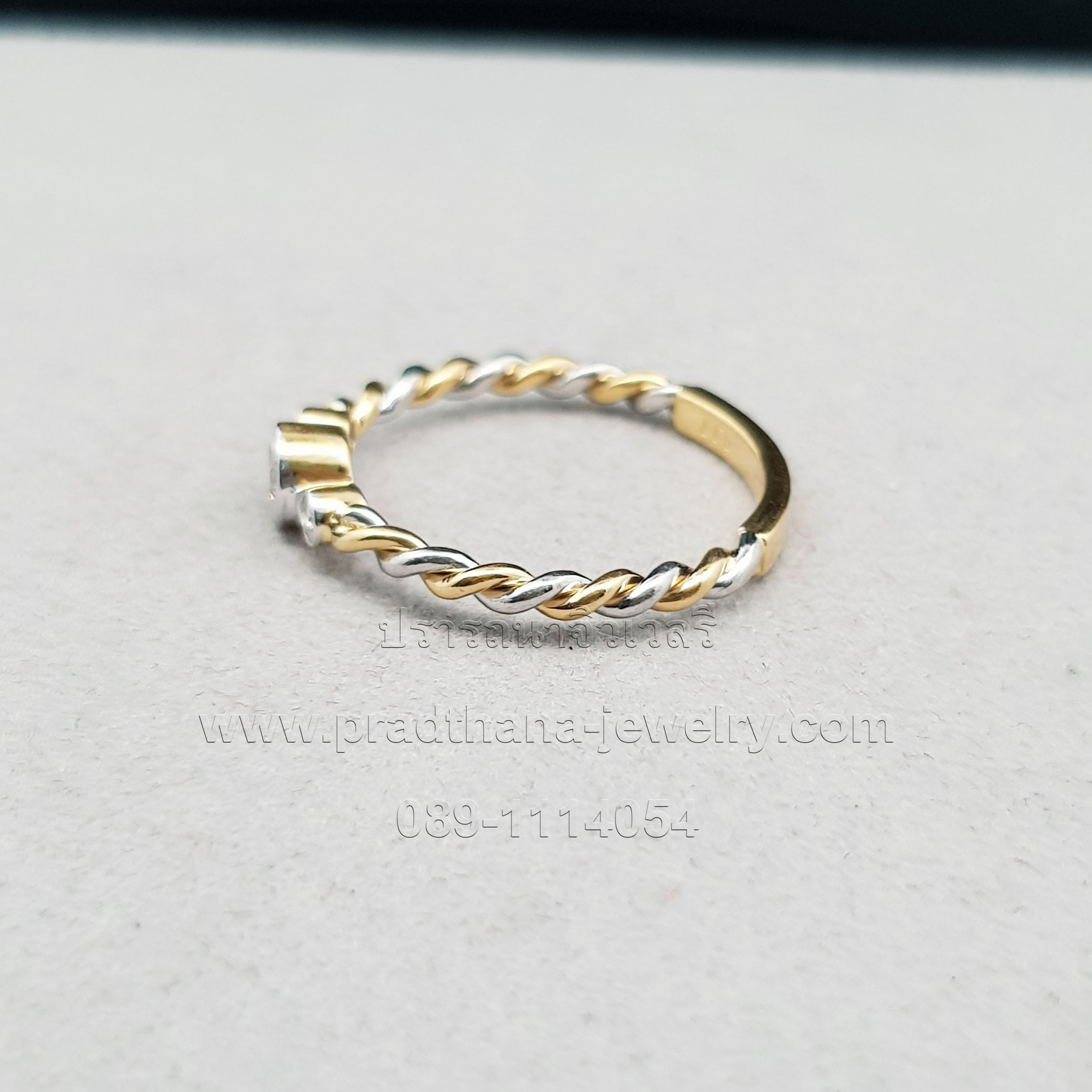 แหวนเพชรชูก้านเกลียวสองสี **ขายแล้ว**