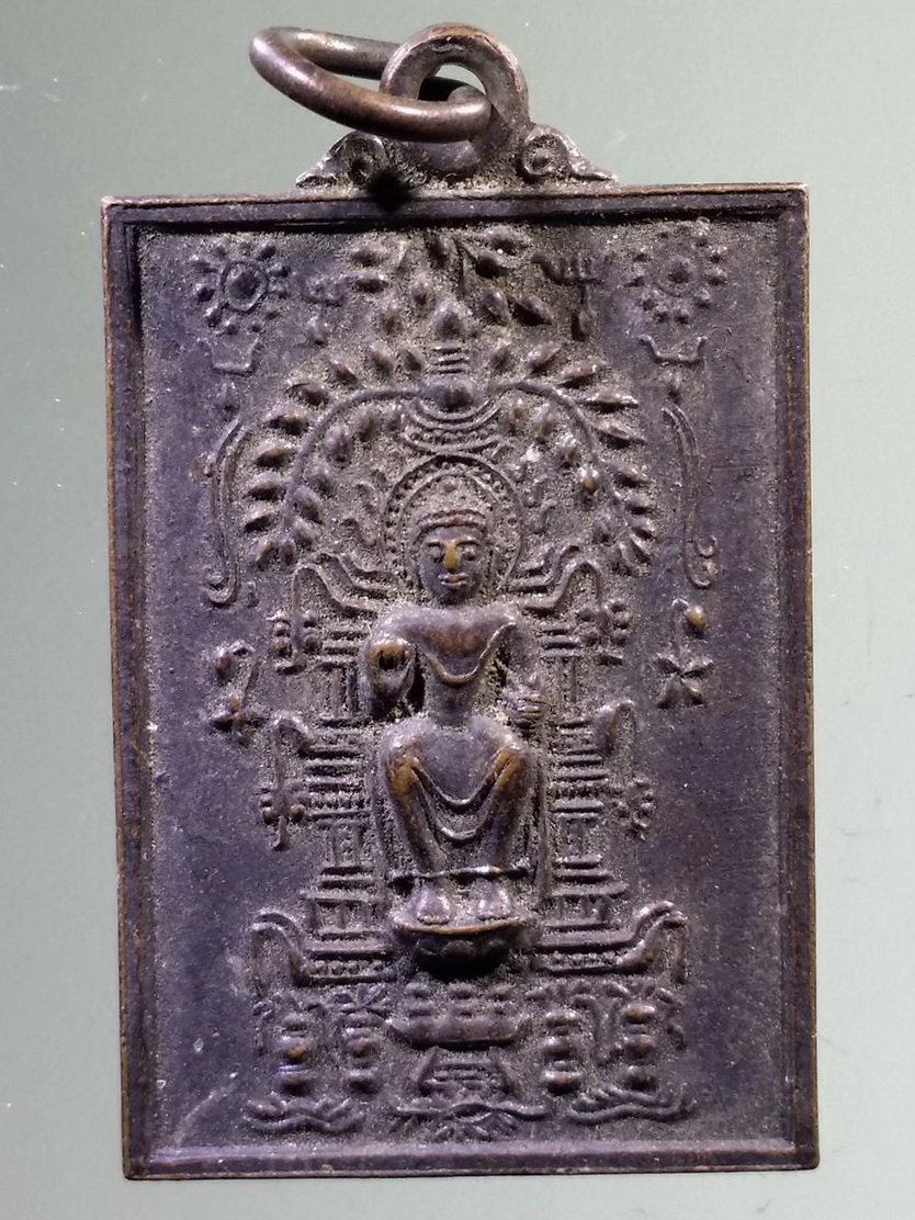 รหัสสินค้า เหรียญพระพุทธ 4007 เหรียญพระพุทธปางปาฏิหาริย์ พิมพ์คู่บัลลังค์ รุ่น 1 วัดเครือวัลย์สุทธาวาส วัดบ้านค้อ อำเภอเมือง จังหวัดมหาสารคาม สร้างปี 2538