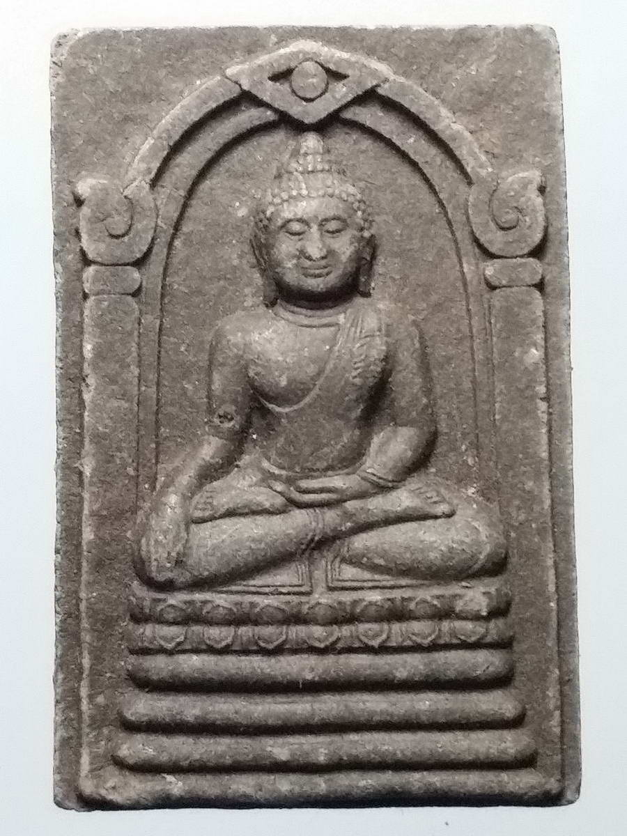 รหัสสินค้า พระเนื้อดิน เนื้อผง เนื้อว่าน 2167 พระพุทธสิหิงค์เนื้อว่าน ปลุกเสกพิธีจตุคามรามเทพ รุ่นสิริมงคล ปี 49