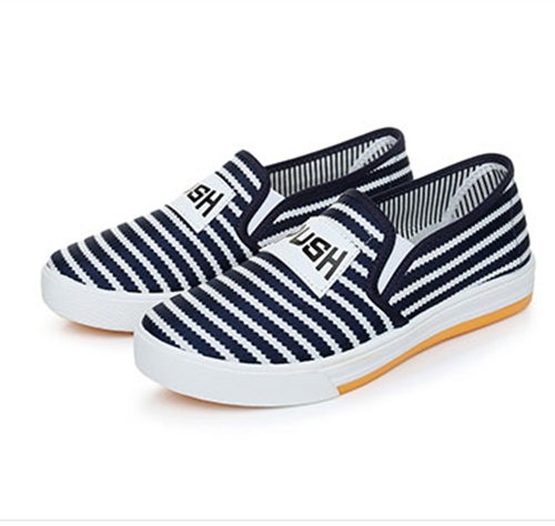 shoe1121 รองเท้าสีดำ ริ้วลายขาว
