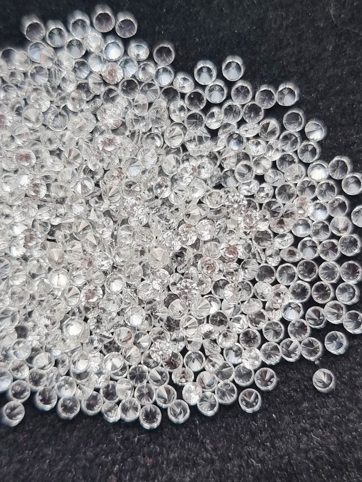 เพทายขาวกลมเจียรเหลี่ยม Size 1.7 มม. 1 กะรัต