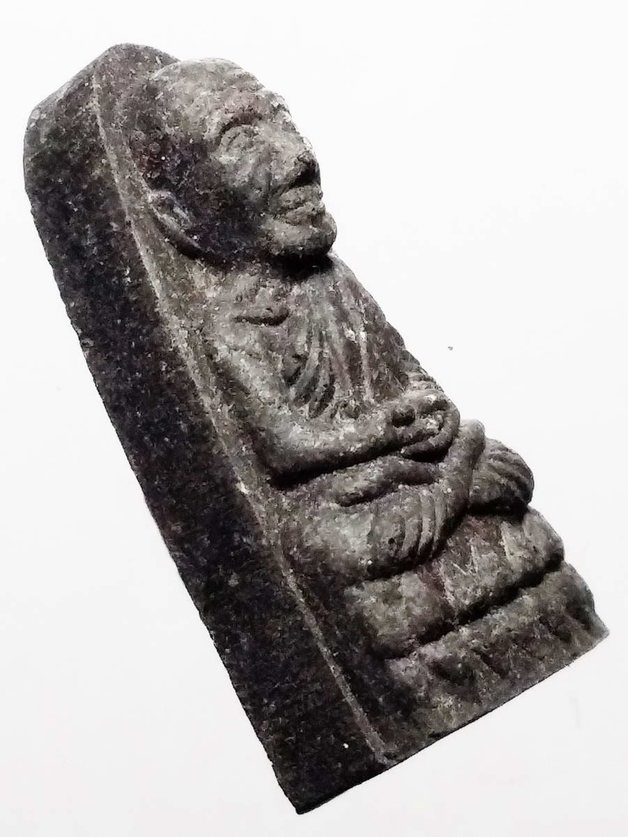 รหัสสินค้า หลวงปู่ทวด วัดต่างๆ 399 หลวงปู่ทวด เหยียบน้ำทะเลจืด เนื้อผงใบลาน วัดช้างให้ จังหวัดปัตตานี หลังตัวหนังสือ น. พิมพ์พระรอด