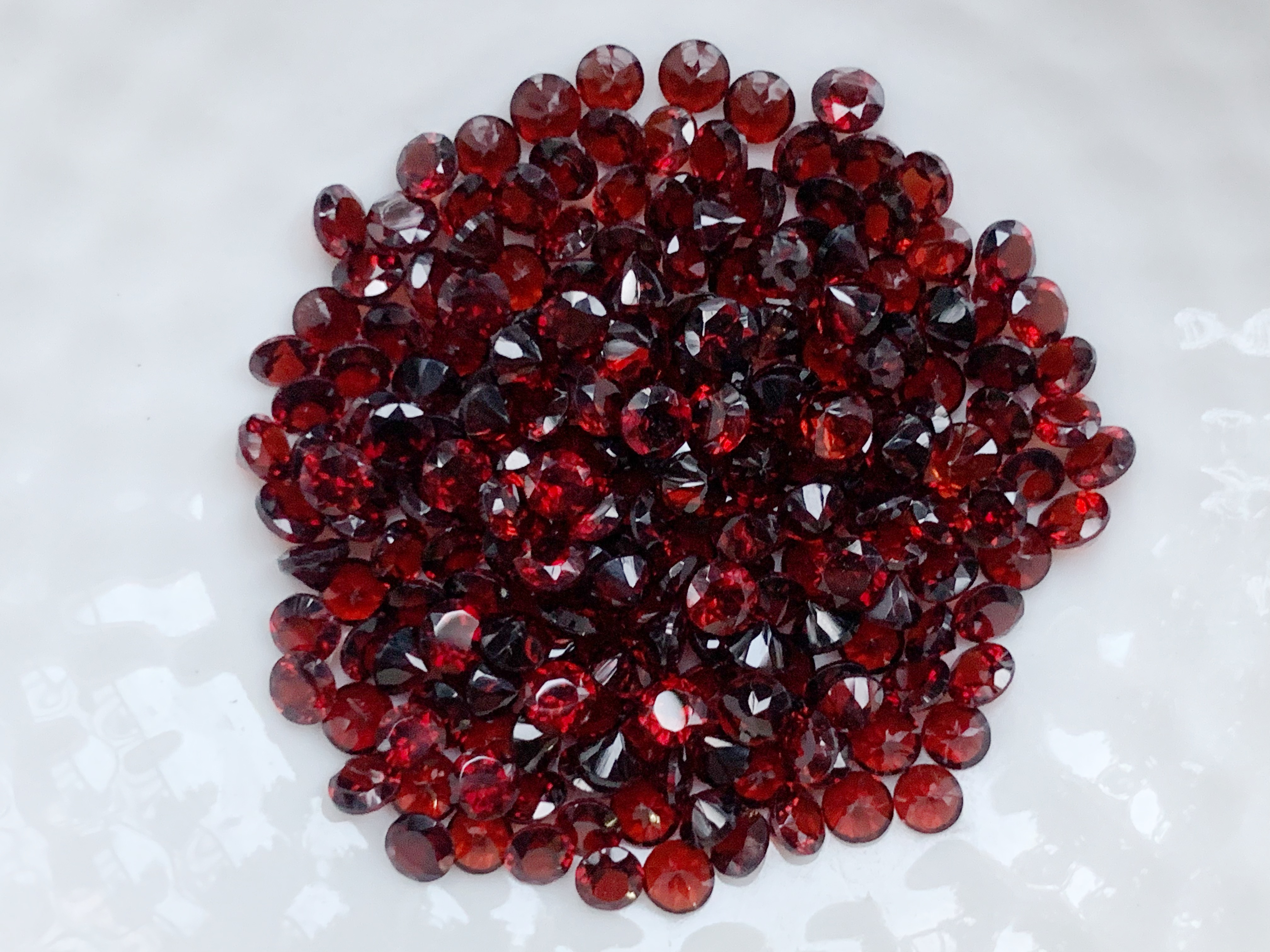 โกเมนกลม 3.0 มม. 5 กะรัต