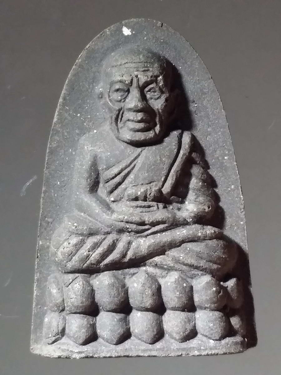 รหัสสินค้า พระมีกล่อง 240 หลวงปู่ทวด เนื้อผงว่าน รุ่น 111 ปี กลาโหม