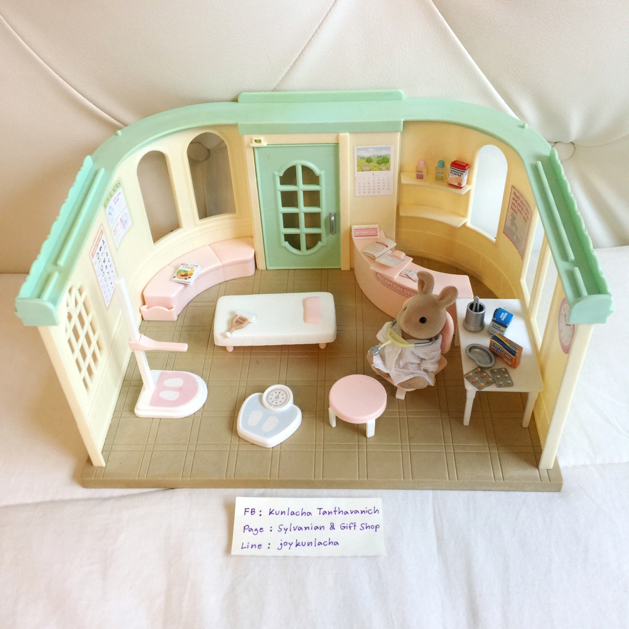 คลินิกพร้อมอุปกรณ์ และคุณหมอ ขาดป้ายค่ะ Country Clinic : Sylvanian Families