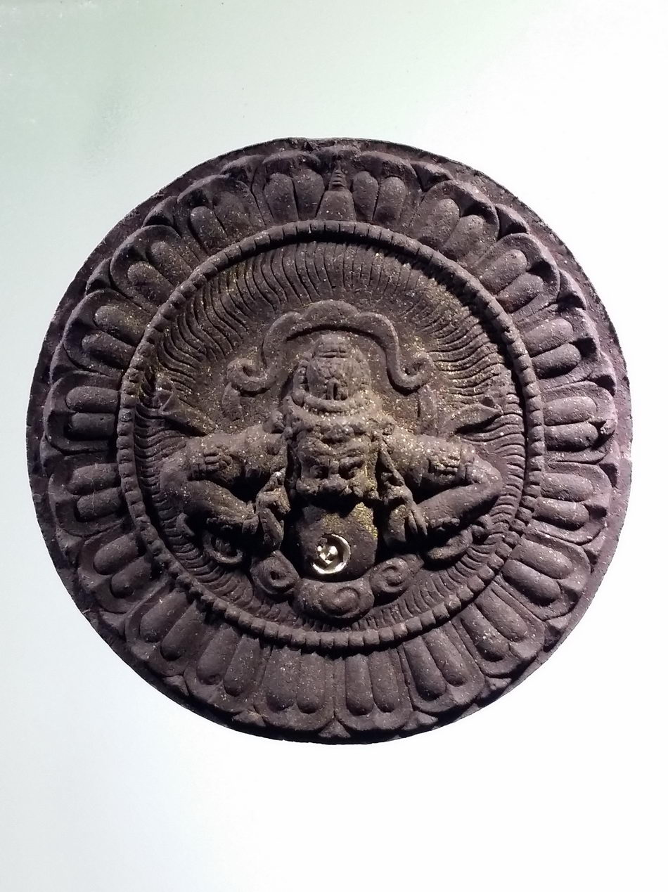 รหัสสินค้า จตุคามรามเทพ 803 พระเทวราชโพธิสัตว์จตุคามรามเทพ รุ่นมหาปาฏิหาริย์มั่งมีทรัพย์ เนื้อว่านกากยายักษ์โรยผงตะไบ ฝังโค๊ต นะโมเงิน กล่องแปดเหลี่ยม