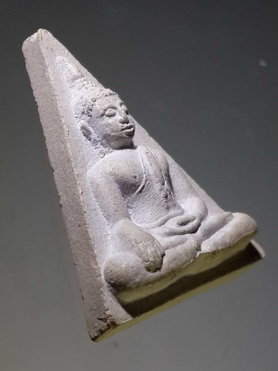 รหัสสินค้า พระไม่ทราบที่ 387 พระนางพญาเนื้อผง รุ่นพระคุณพ่อ สร้างปี 2550 ไม่ทราบที่