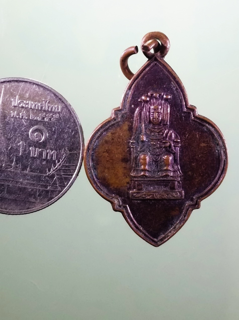 รหัสสินค้า เทพจีน - เทพฮินดู 130 เหรียญเจ้าแม่อิ่ม คลองแสมขาว หลังยันต์โป๊ยข่วย หยินหยาง ไม่ทราบปี เก่าครับ สภาพผิวหิ้ง ขนาดเทียบกับเหรียญบาท