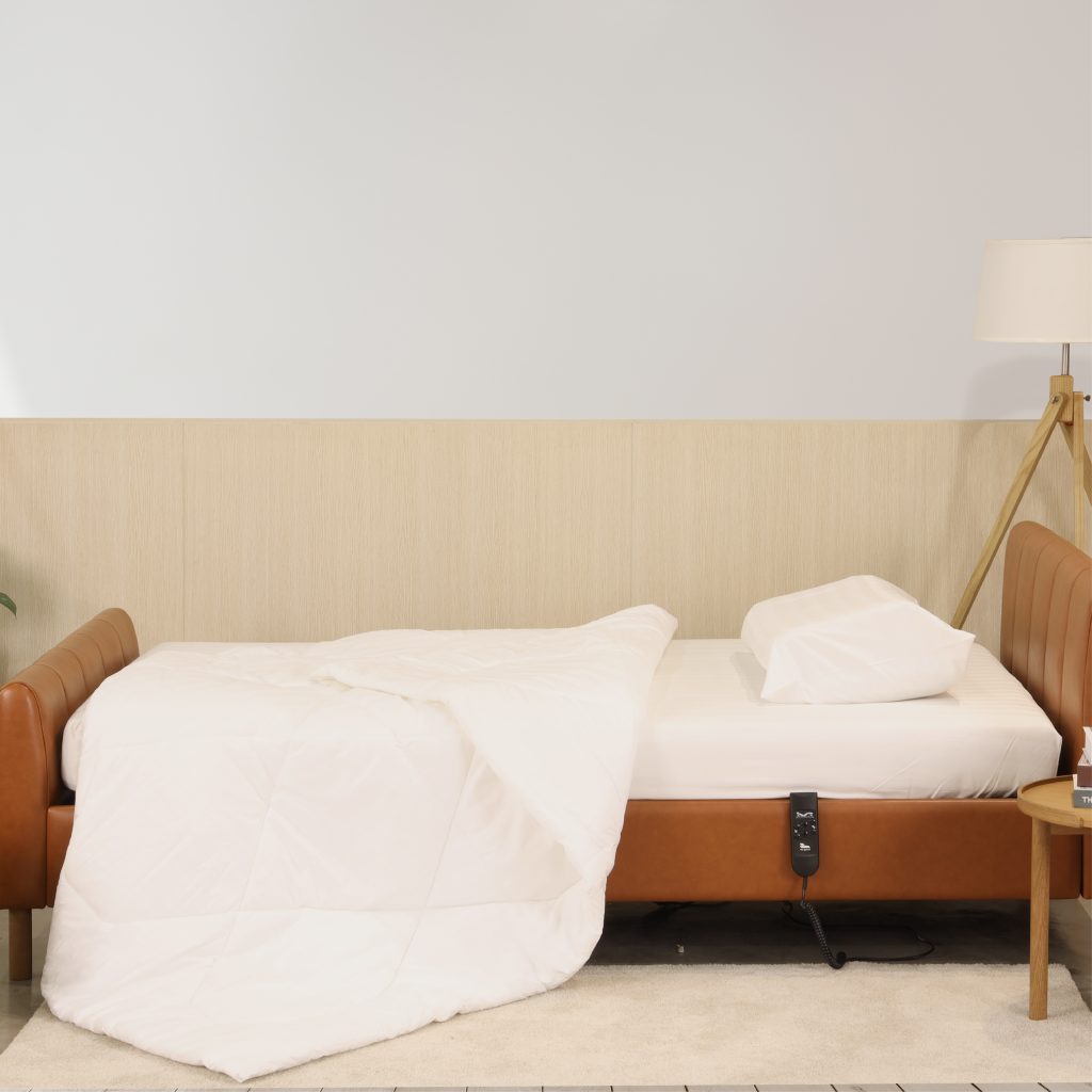 เตียงนอนเพื่อสุขภาพปรับไฟฟ้า PRIMERO SINGLE BED ขนาดใหญ่พิเศษ นอนสบาย 3.5 ฟุต + พร้อมที่นอนสุขภาพยางพาราแท้ + หมอนยางพารา + ชุดผ้าปูที่นอน (รุ่นยอดนิยม)