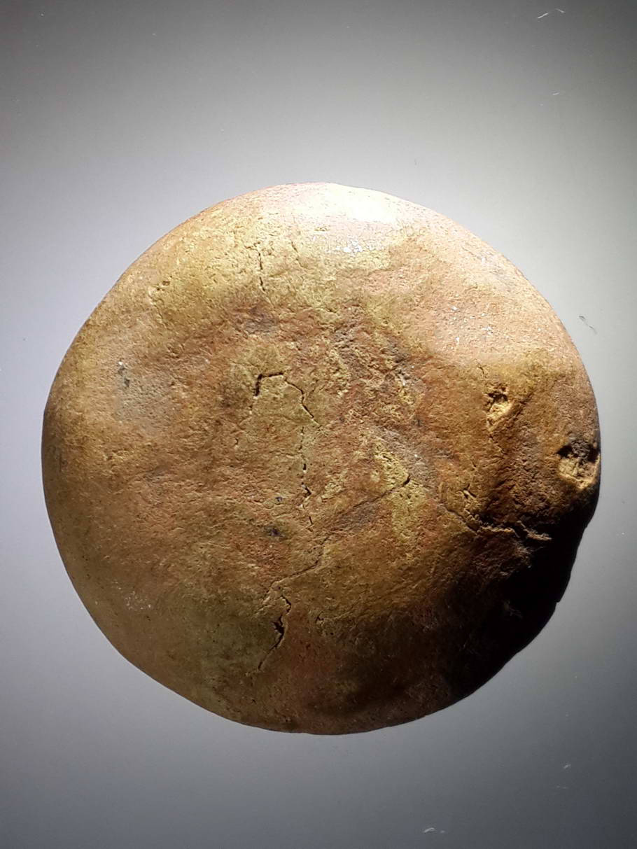 รหัสสินค้า พระกรุ 057 พระงบน้ำอ้อย เนื้อดินเผา พิมพ์นางสวนแก้ว จังหวัดสุโขทัย