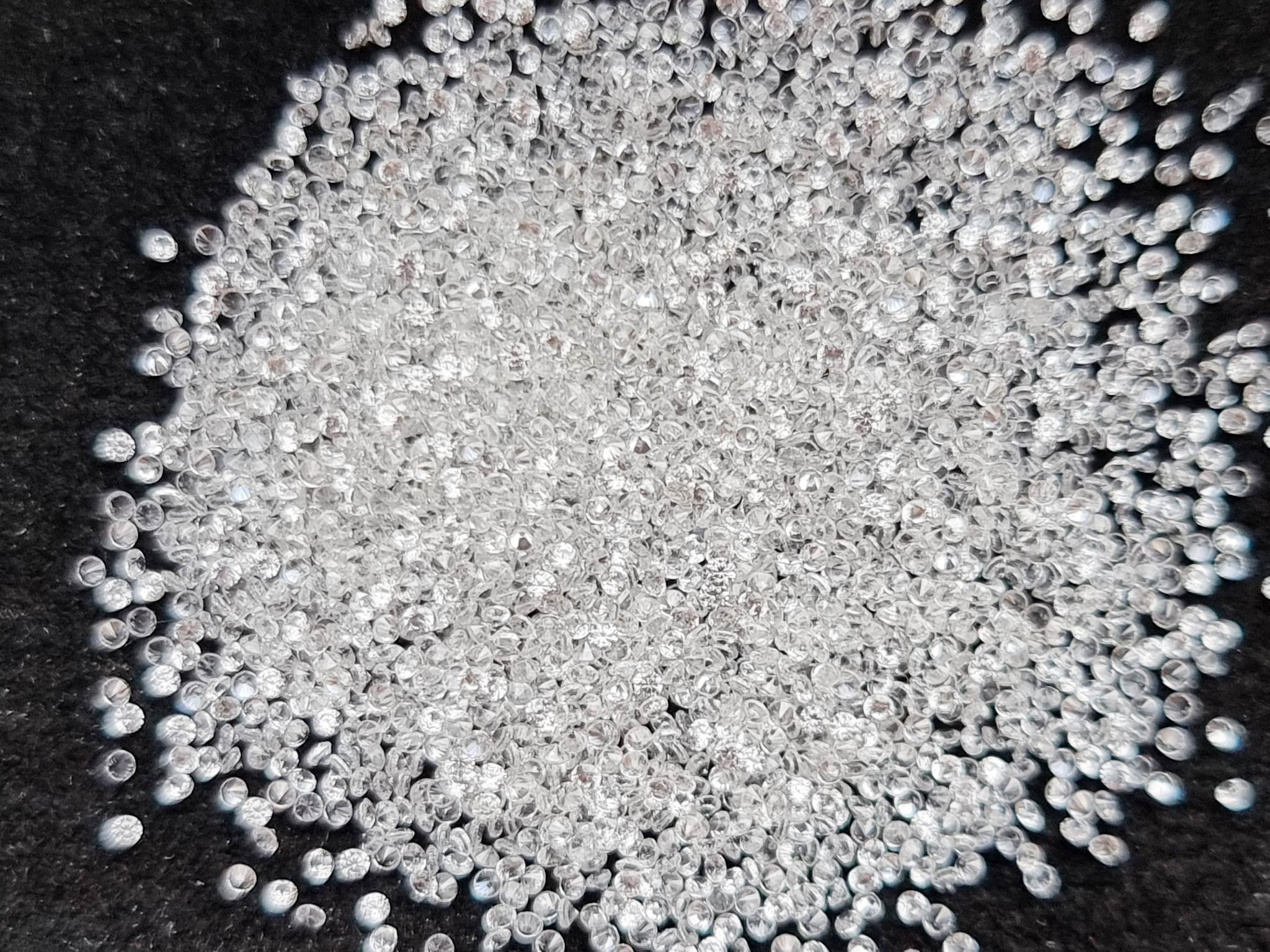 เพทายขาวกลมเจียรเหลี่ยม Size 0.9 มม. 1 กะรัต