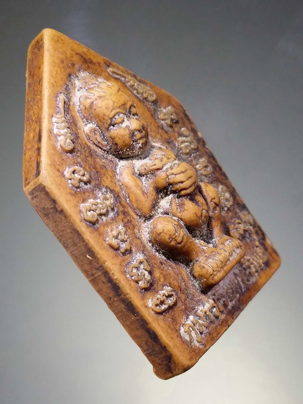 รหัสสินค้า พระไม่ทราบที่ 241 ขุนแผนเนื้อผง หลังกุมารเรียกทรัพย์ ไม่ทราบที่ พระรายการนี้ให้เช่าบูชาแล้ว