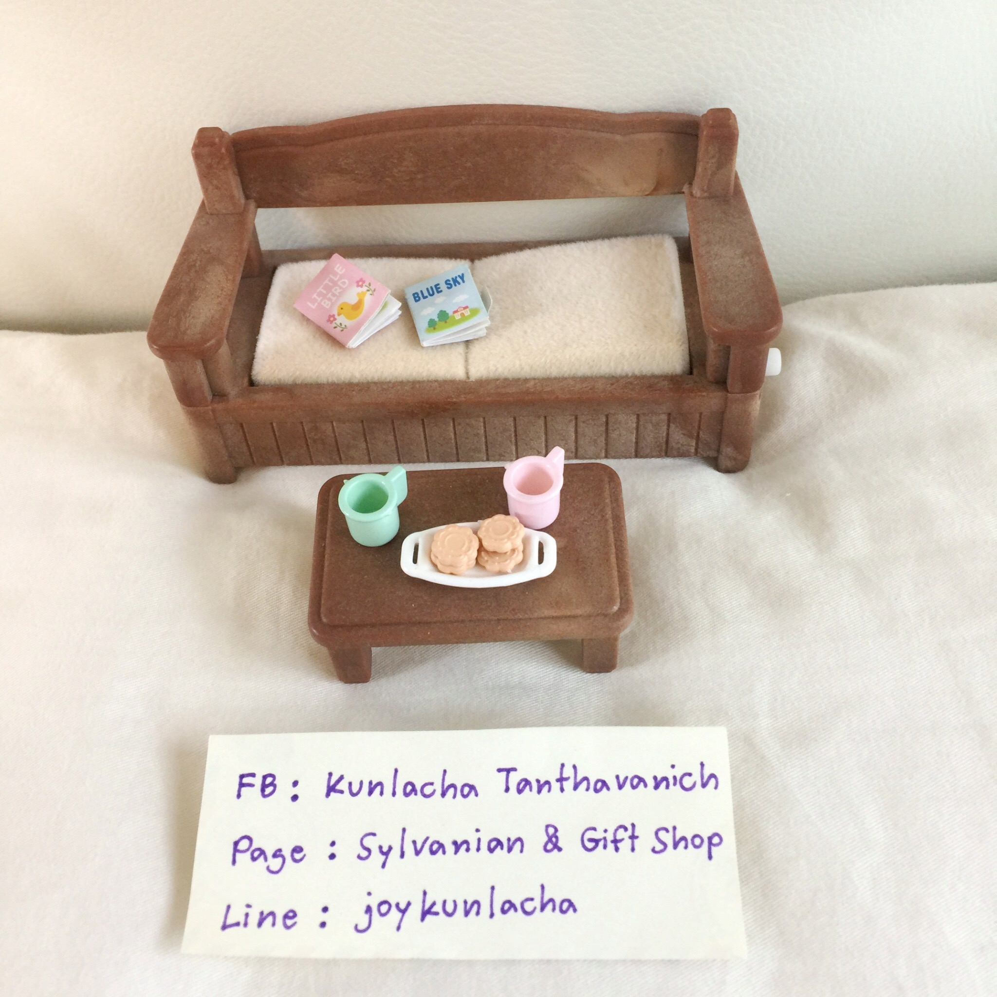 ชุดเก้าอี้โซฟาพร้อมโต๊ะอาหารว่าง หมุนลานขยับขึ้นลงได้ค่ะ Chatting Settee : Sylvanian Families