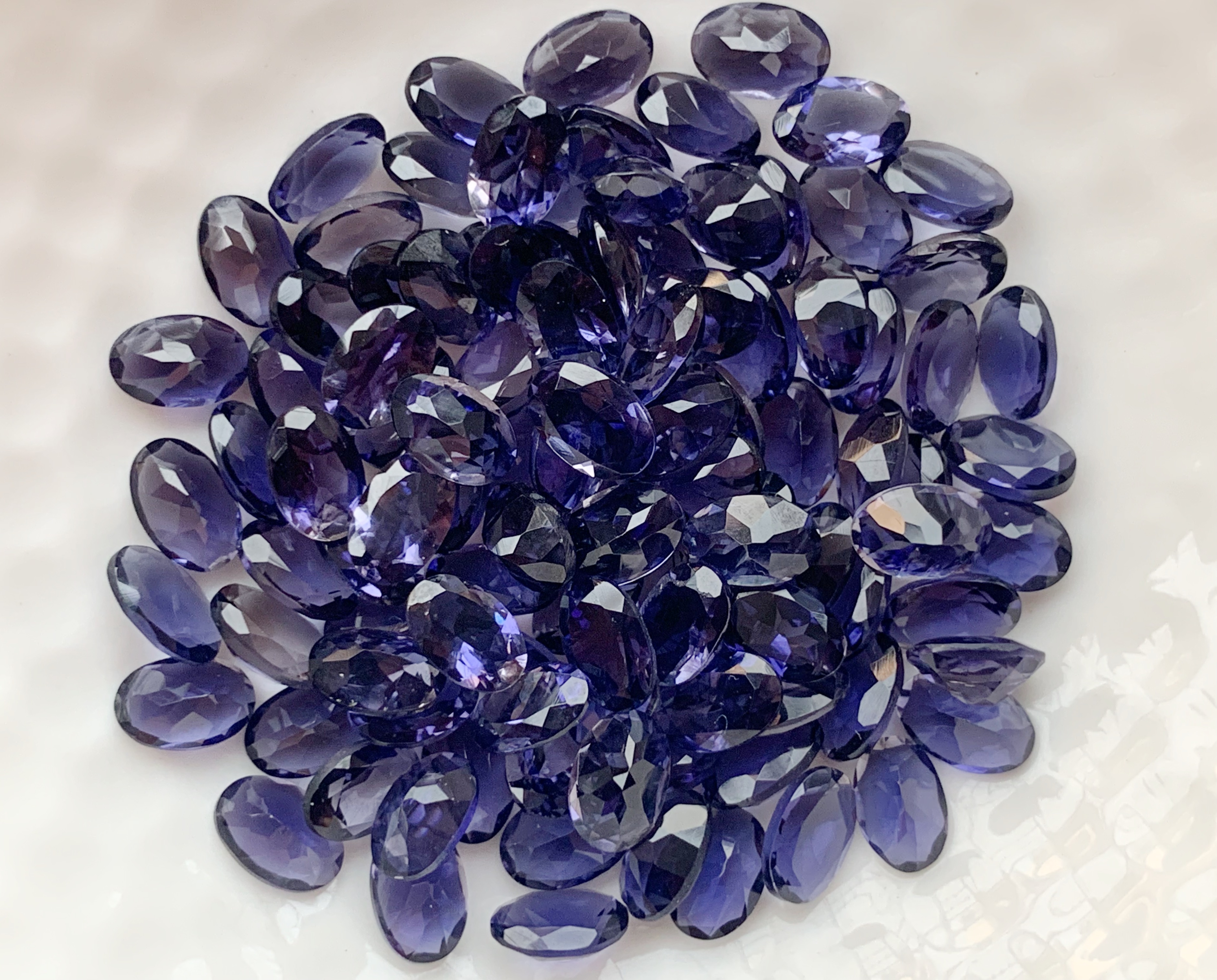 ไอโอไลท์ไข่ 6X4 มม. 5 กะรัต