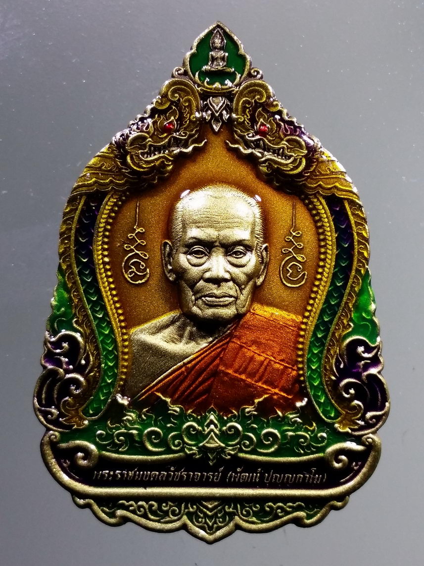 รหัสสินค้า พระมีกล่อง 028 เหรียญท้าวเวสสุวรรณ รุ่น มหาเวสทรัพย์นับล้าน หลวงพ่อพัฒน์ วัดห้วยด้วน อำเภอหนองบัว จังหวัดนครสวรรค์ เนื้อทองชนวนลงยา ฉากส้ม ตอกโค๊ต หมายเลข ๑๘๕