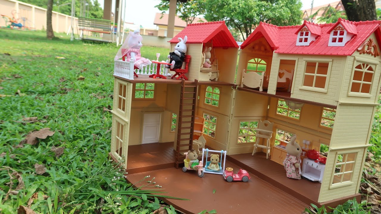 บ้านหมีหลังใหญ่ 2ชั้น พร้อมเฟอนิเจอร์ Happy Family (มีไฟ)