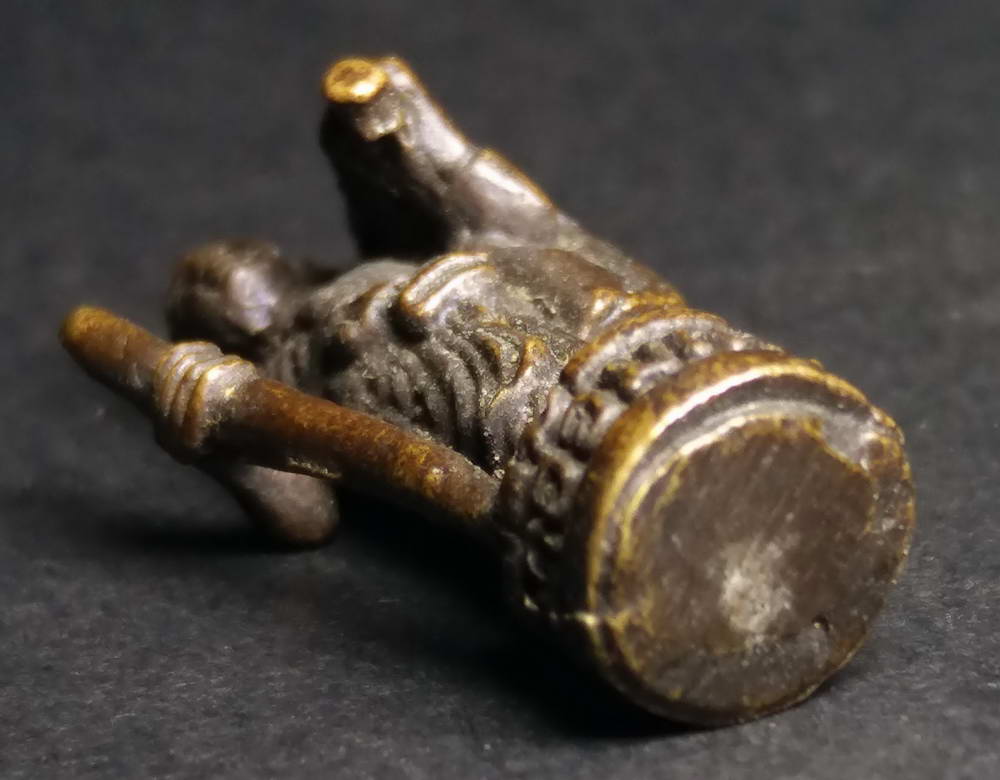 รหัสสินค้า พระกริ่ง พระหล่อ 138 รูปหล่อพระสีวลี วัดอ้อมแก้ว จังหวัดชลบุรี เนื้อทองผสม