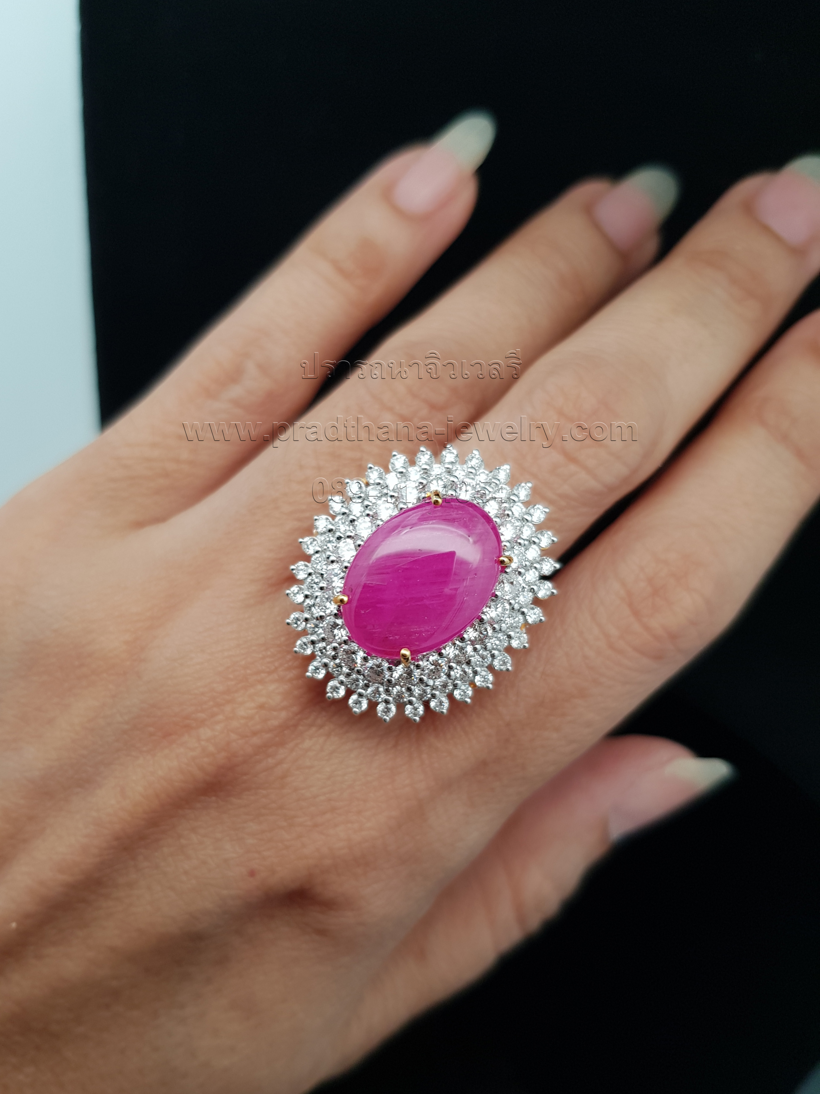 แหวนทับทิมล้อมเพชรสามชั้น