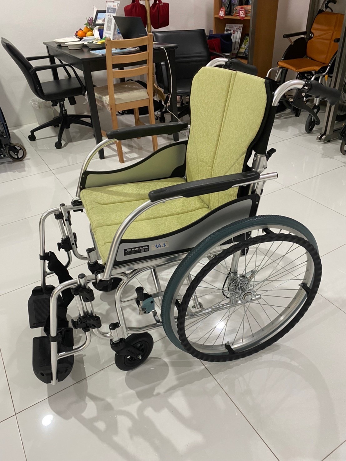 รถเข็นแบรนด์ญี่ปุ่น Matsunaga Wheelchair (車いす) รุ่น MW-SL3D น้ำหนักเบา สะดวกพกพา ฟังก์ชั่นหลากหลาย