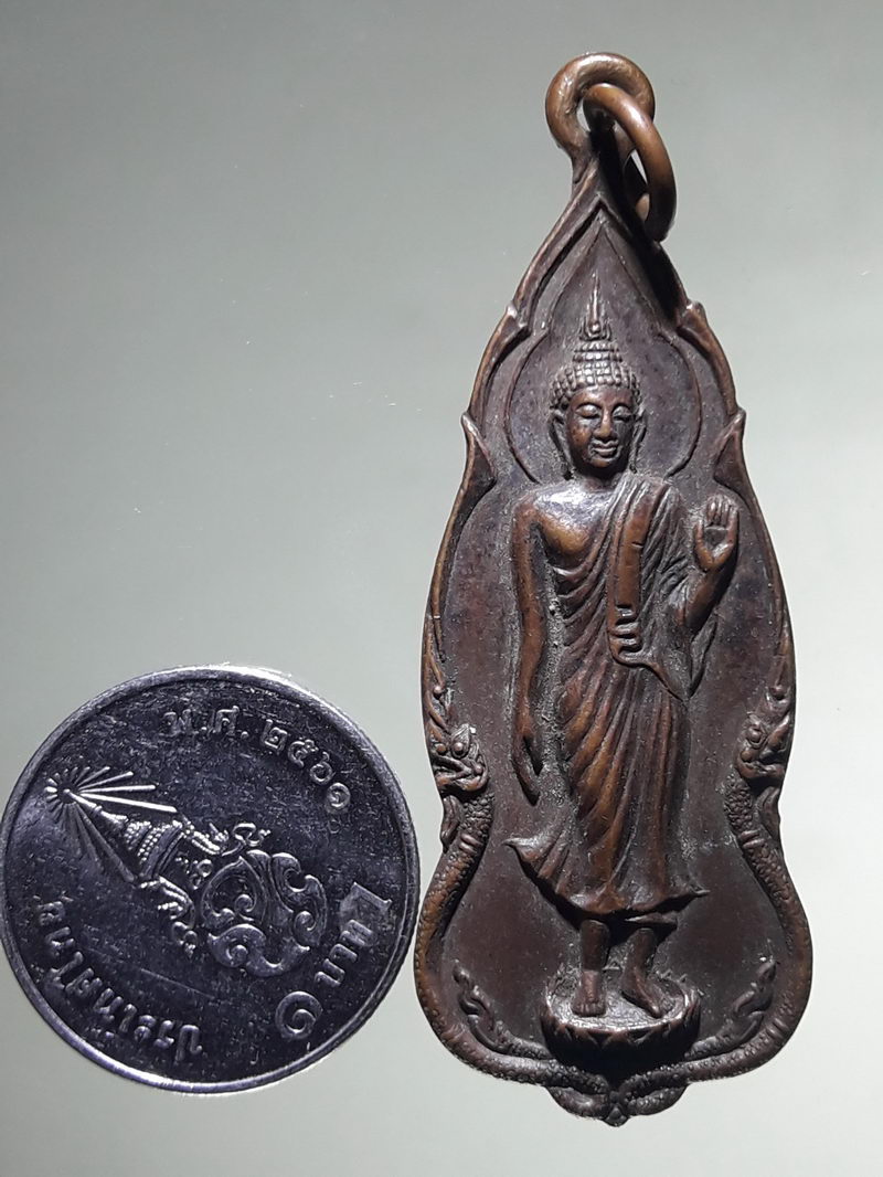 รหัสสินค้า เหรียญพระพุทธ 4285 เหรียญพระลีลาประทานพร ที่ระลึกในงานสมโภช เมืองพัทยา ปี 2522