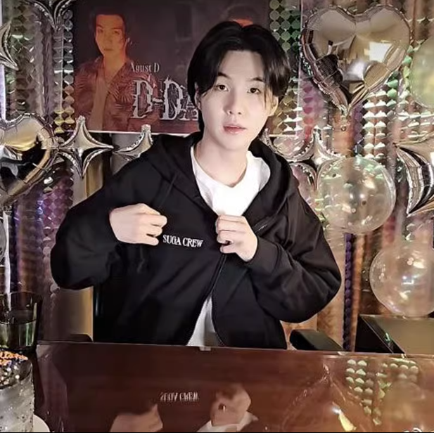 เสื้อกันหนาว BTS SUGA : คอนเสิร์ต AgustD D-Day