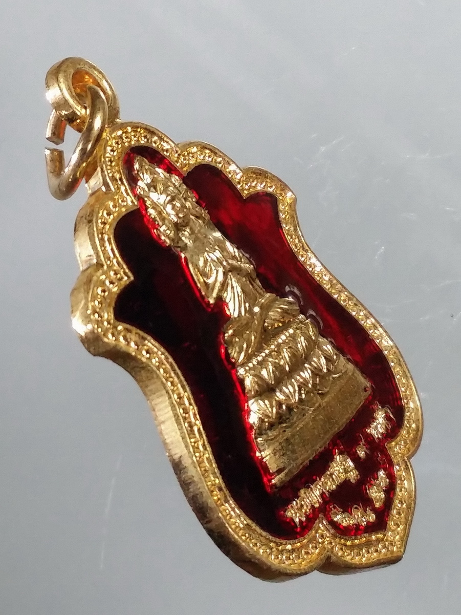 รหัสสินค้า พระมีกล่อง 463 เหรียญกะไหล่ทองลงยาพระนวเศรษฐี ๙ หน้า หลวงปู่จอม รุ่นประโยชน์สุข ที่ระลึกเสาร์ 5 ปี 2553