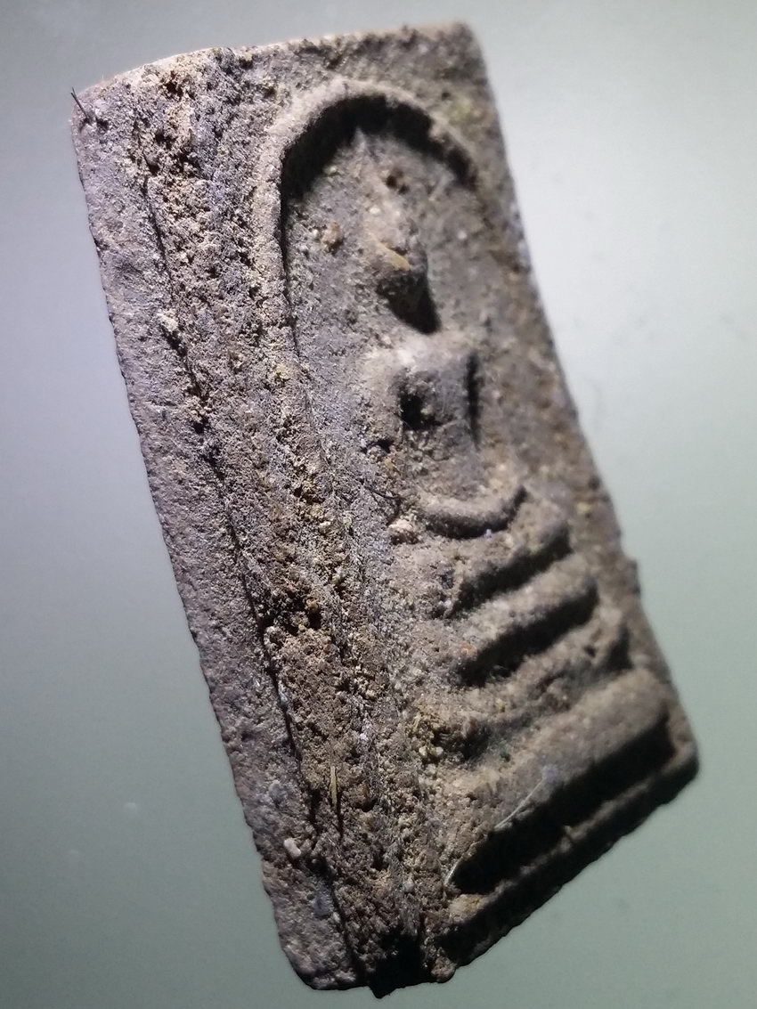 รหัสสินค้า พระไม่ทราบที่ 552 พระสมเด็จ เนื้อว่าน ฝังเหรียญ รัชกาลที่ 9 ไม่ทราบที่ พระรายการนี้ให้เช่าบูชาแล้ว