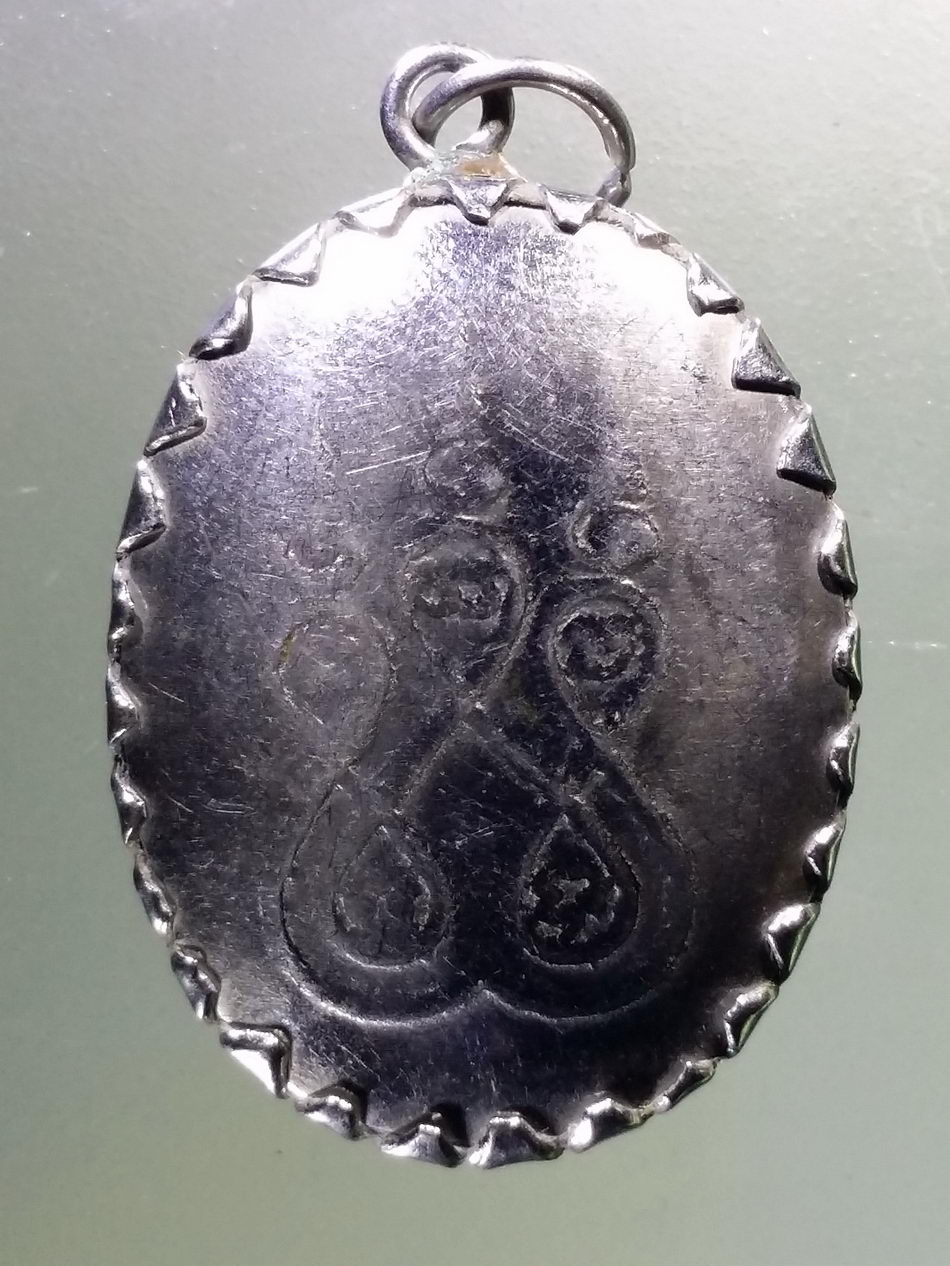 Antig Pim 333 ล็อกเก็ต เจ้าแม่กวนอิม งานเก่า มีอายุ น่าสะสมครับ พระรายการนี้ให้เช่าบูชาแล้ว