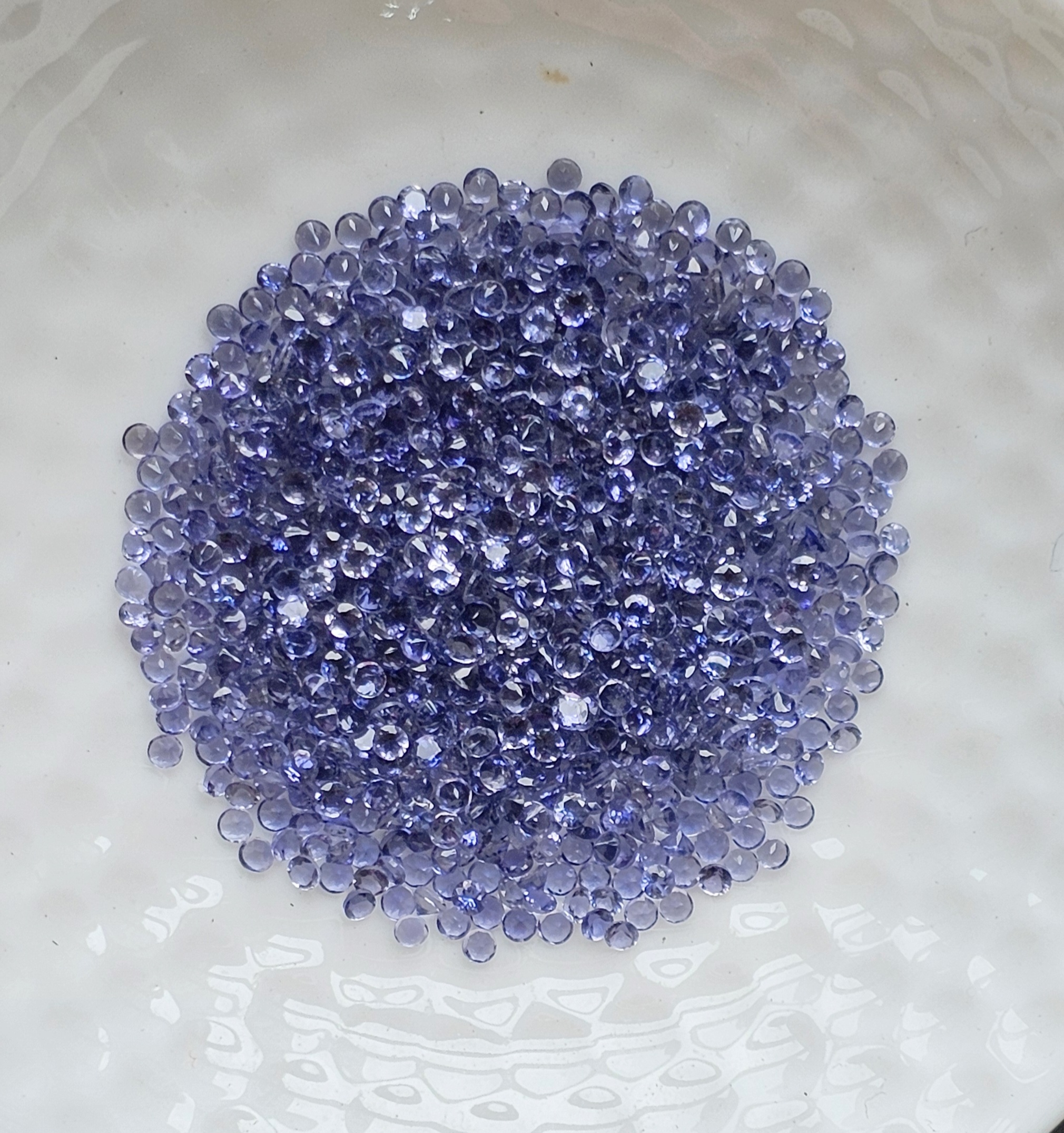 ไอโอไลท์กลมเจียรเหลี่ยม 1.7 มม. 5 กะรัต