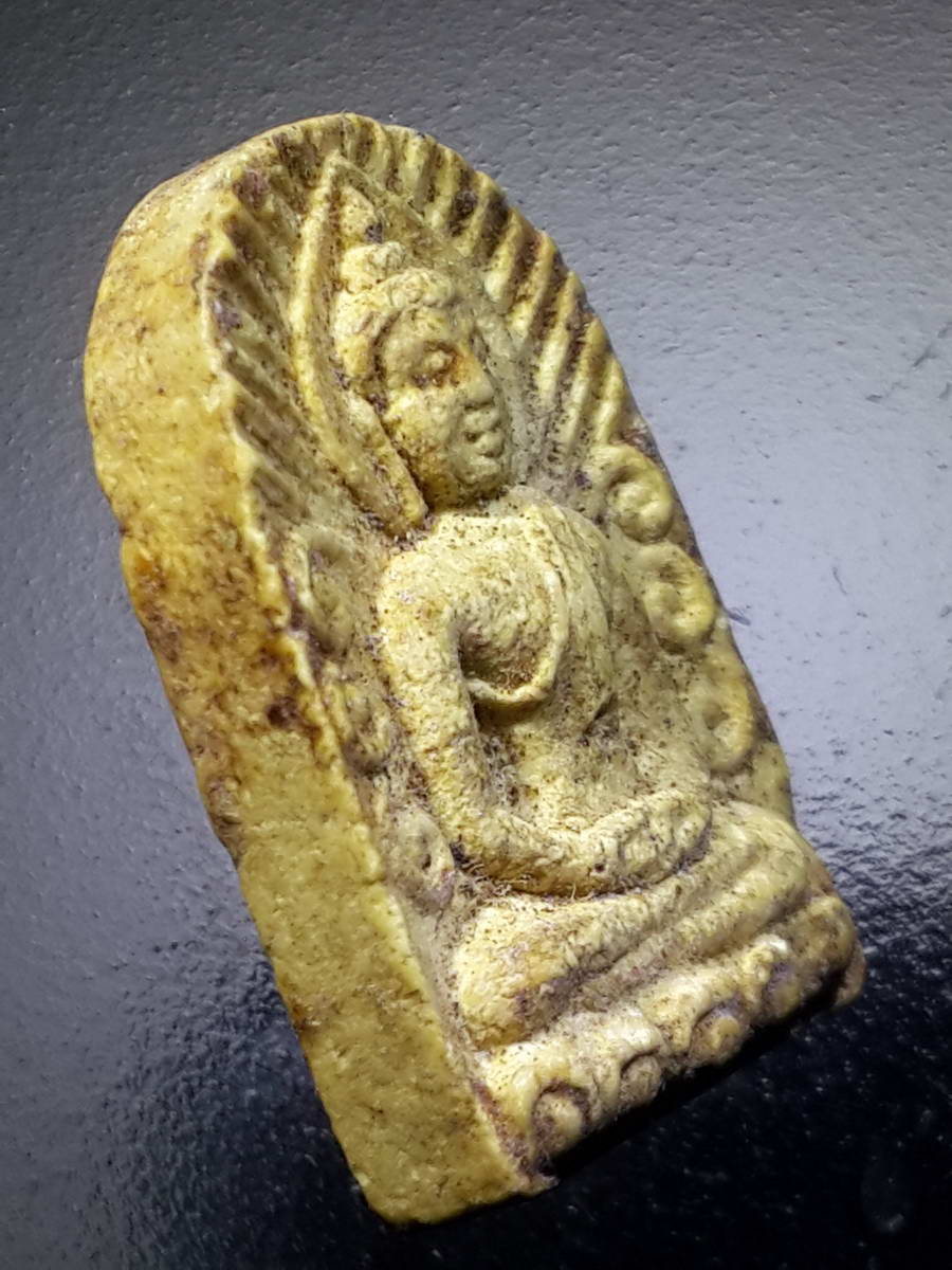 รหัสสินค้า พระไม่ทราบที่ 447 พระซุ้มกอเนื้อผง หลังยันต์ ไม่ทราบที่