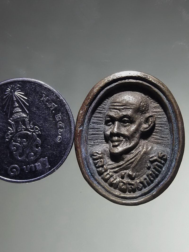 Antig FB 12867 เหรียญหล่อโบราณ หลวงพ่อลี วัดป่าหัวตลุก อำเภอลาดยาว จังหวัดนครสวรรค์ สร้างปี 2543 ที่ระลึกอายุครบ 64 ปี รุ่นเจริญสุข .