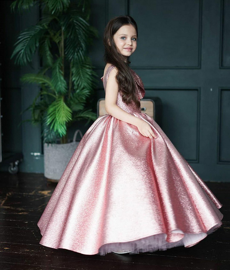 Gd4598- พร้อมส่งจากไทย ชุดออกงานเด็กหญิงสีชมพู โบว์ใหญ่สวยสุดหรูที่ไหล่ ผ้าสวยทรงสวยสุดหรูหรา ชุดราตรีเด็กทรงยาว ชุดออกงานการแสดง