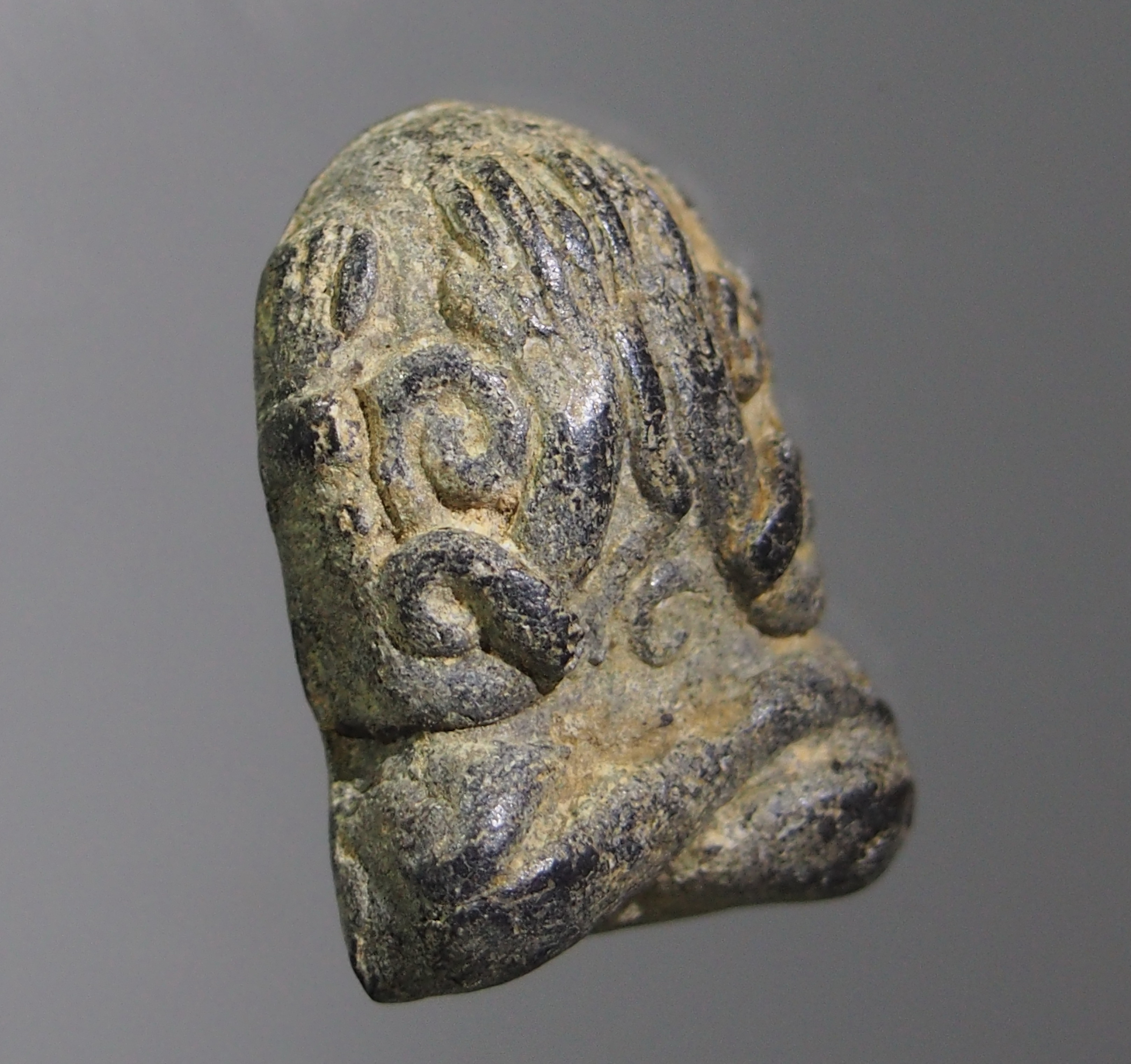 Antig on TT 003 พระปิดตา เนื้อผงใบลาน พิมพ์ยันต์ยุ่ง หลังเรียบ ไม่ทราบที่ เนื้อหาเก่ามีอายุ ไขขึ้นแล้วครับ พระรายการนี้ให้เช่าบูชาแล้ว