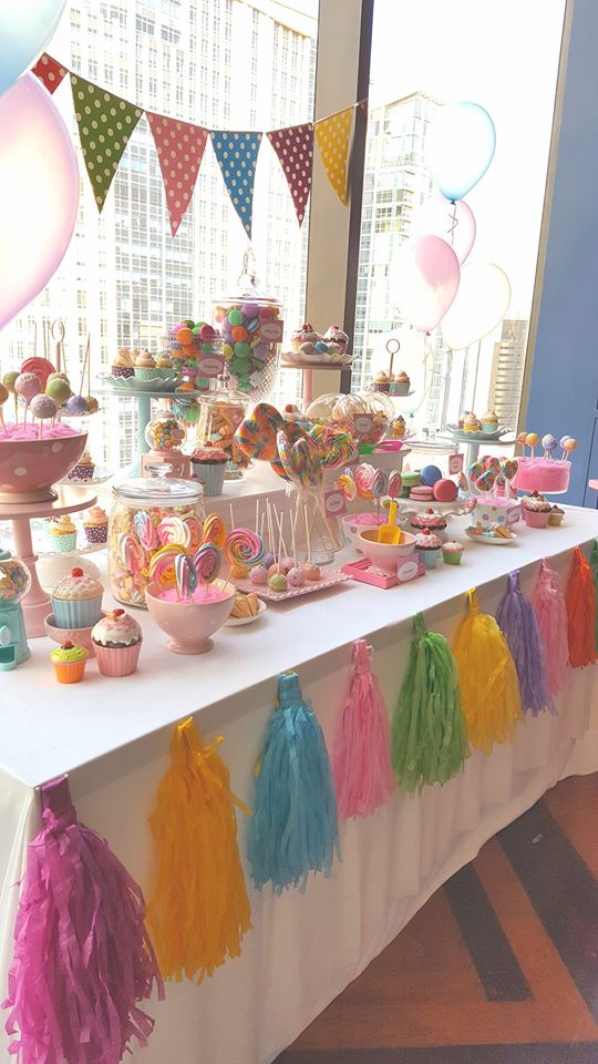 CANDY TABLE